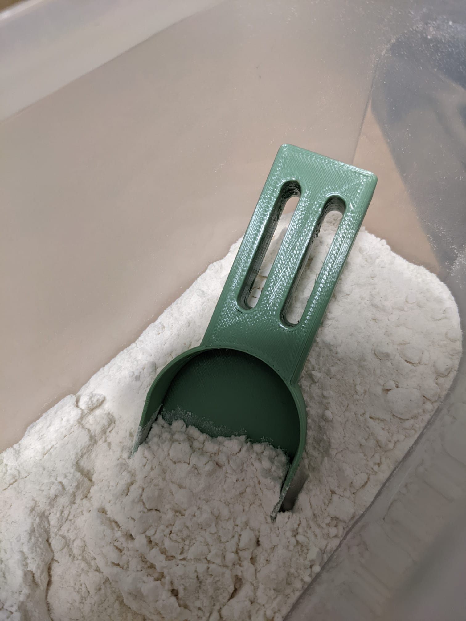 Flour shovel