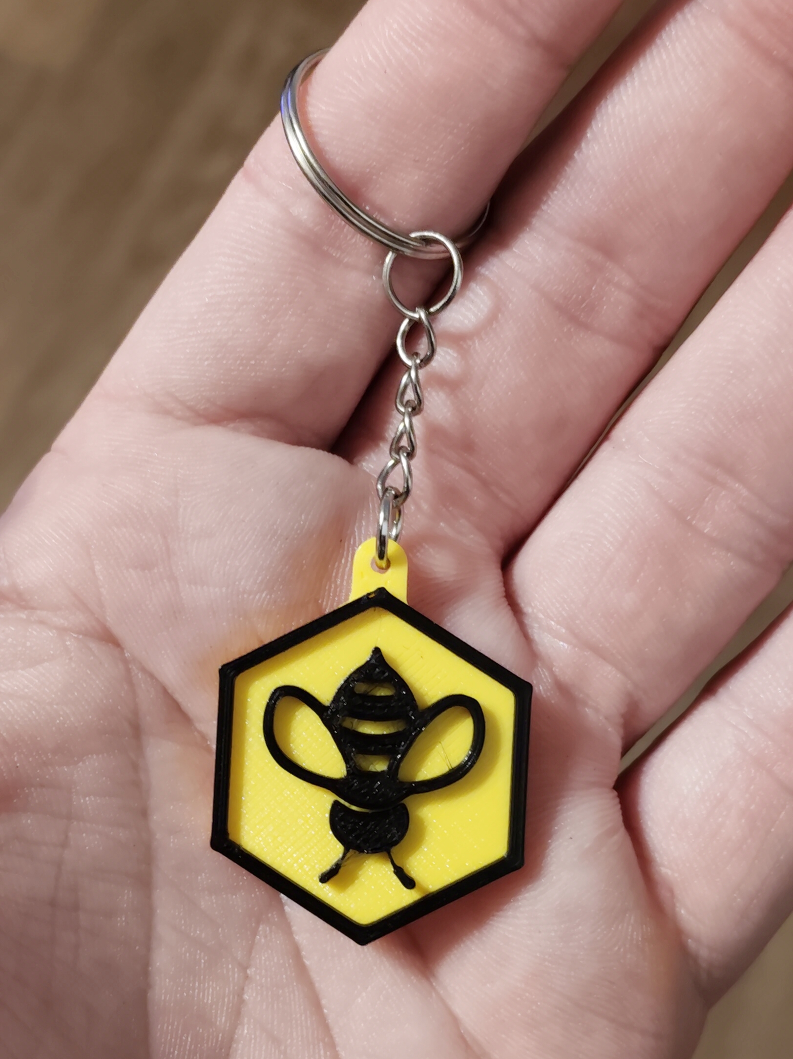 Miniatura 2 do modelo 3D Bee keychain