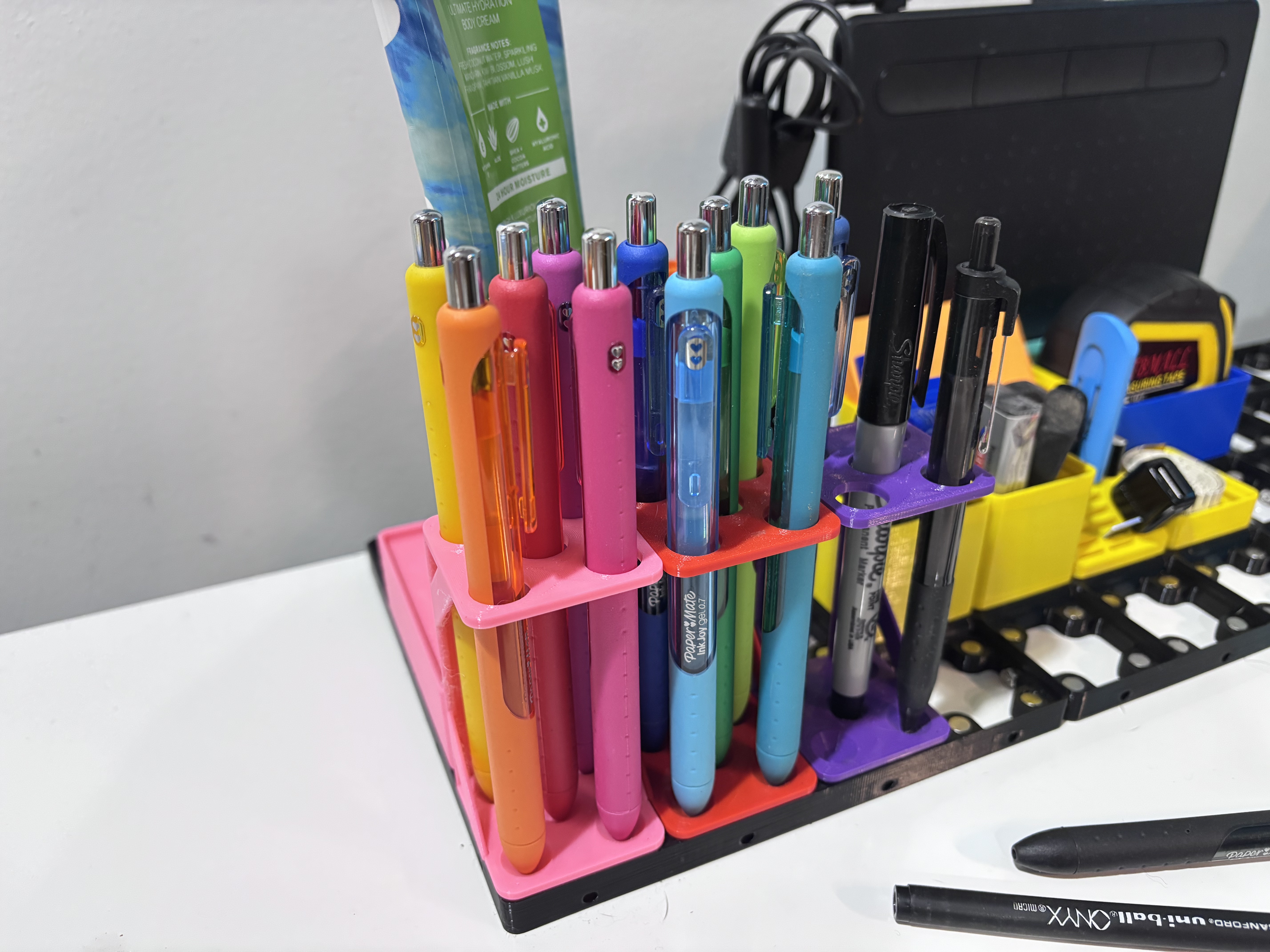 Standing Ovation - Gridfinity 5-Pen Vertical Display Holder (1x1)