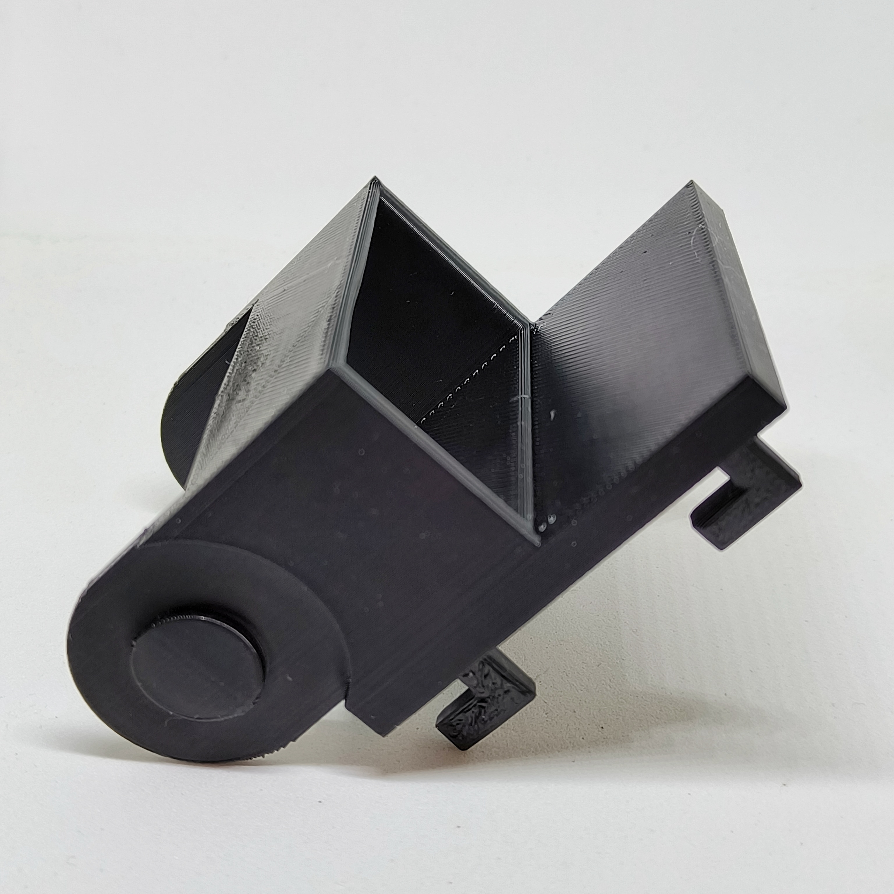 Skadis mount for cable chain