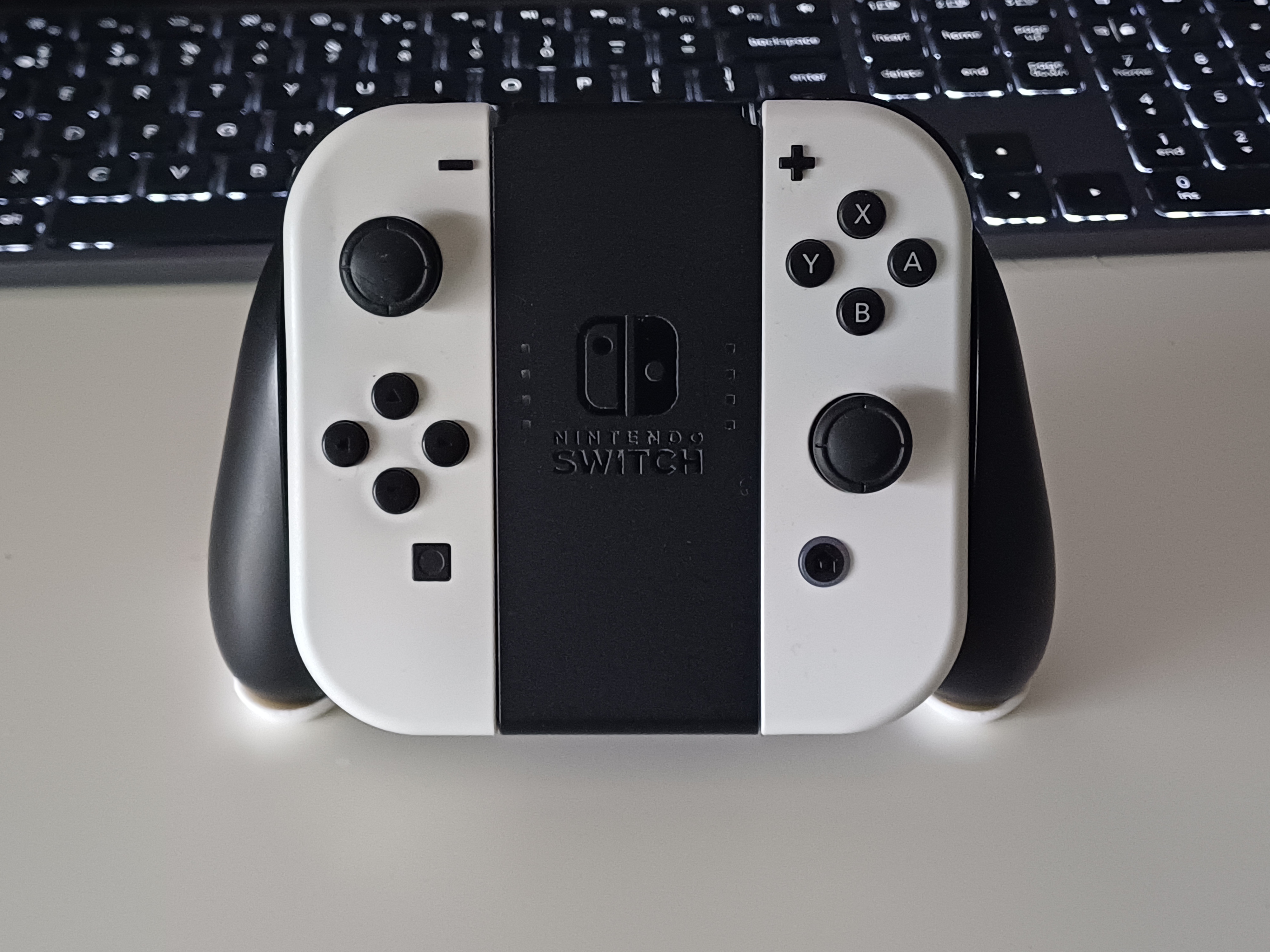 Joy-Con Comfort Grip Invisible Stand
