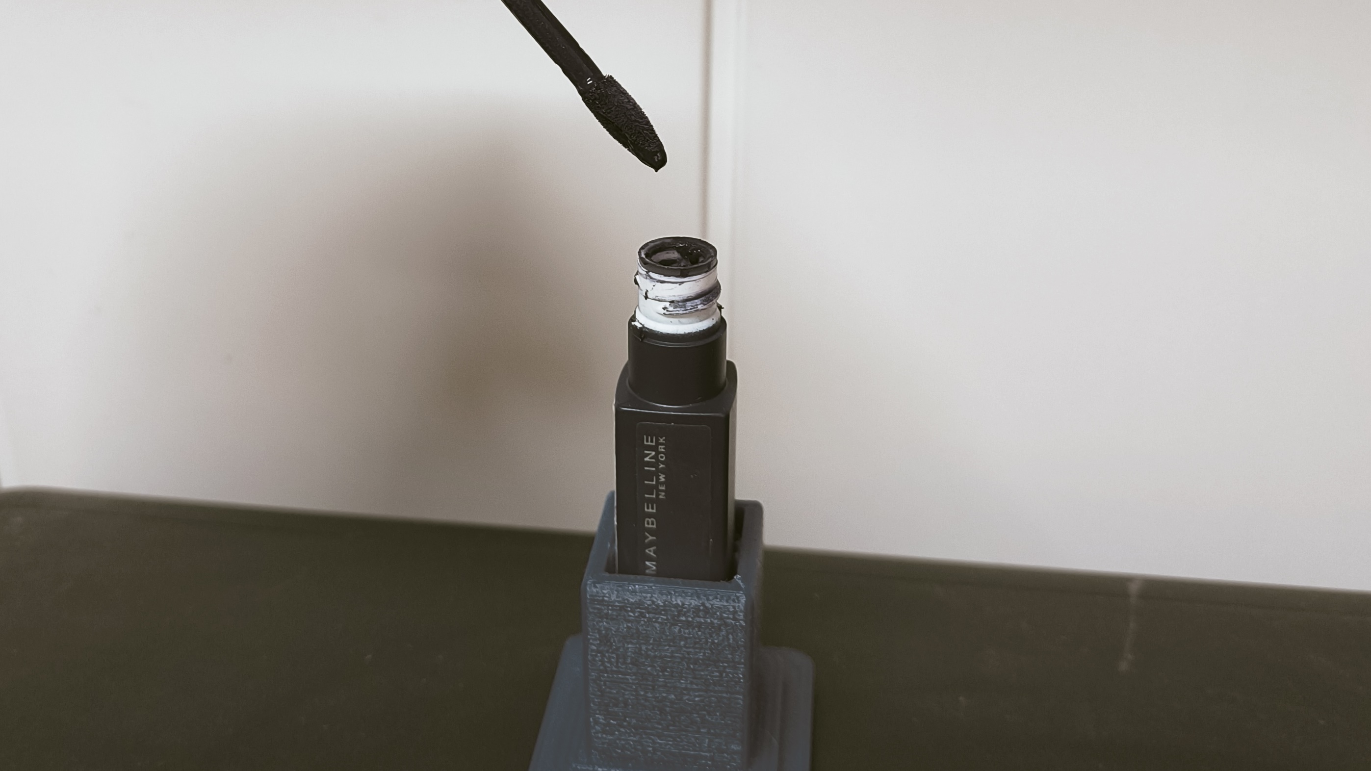 Sujeción para pintalabios antigoteo · Drip-proof lipstick clamp
