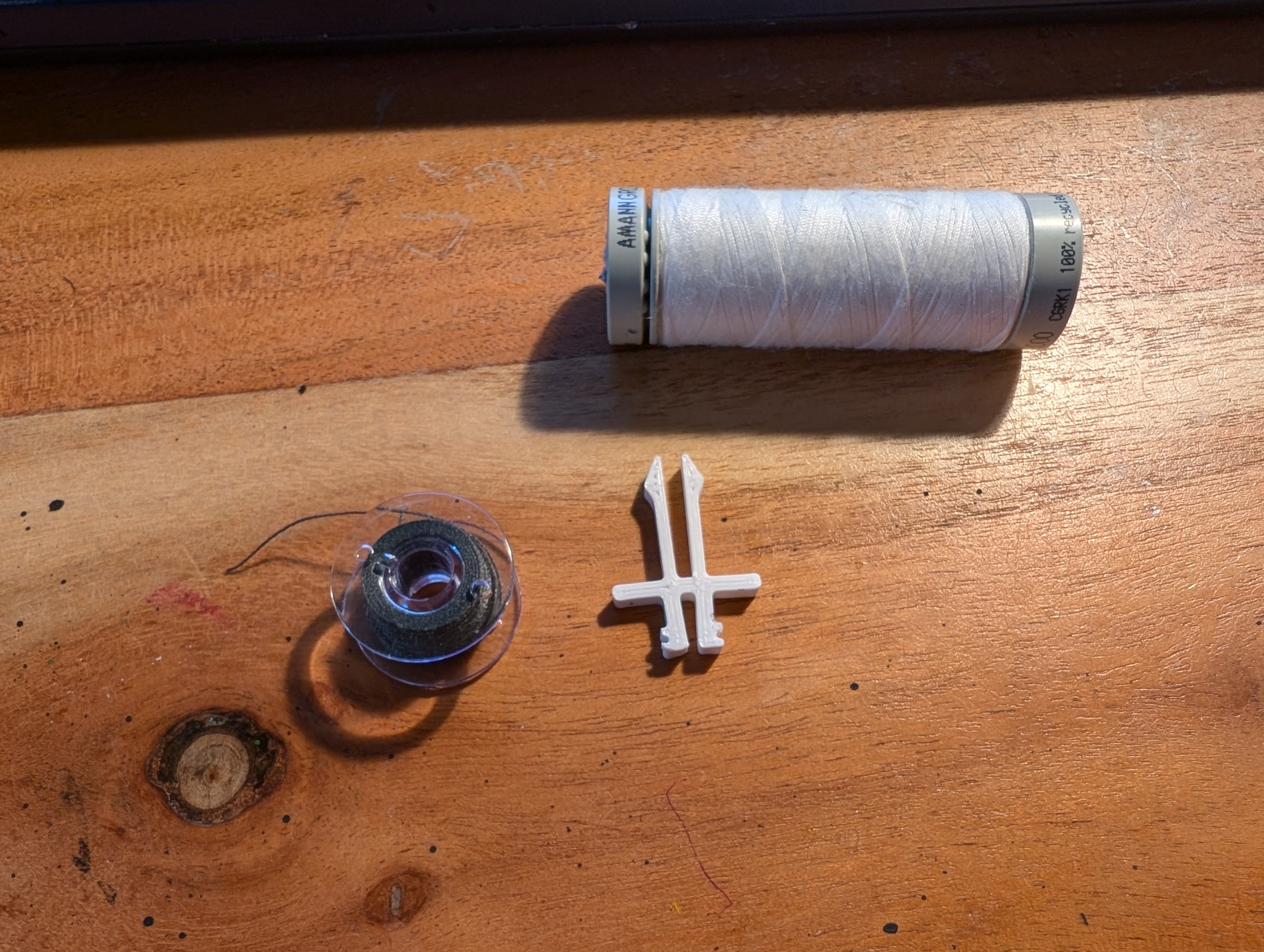 Spulenhalter für Unterfadenspulen (Bobbin holder clip)