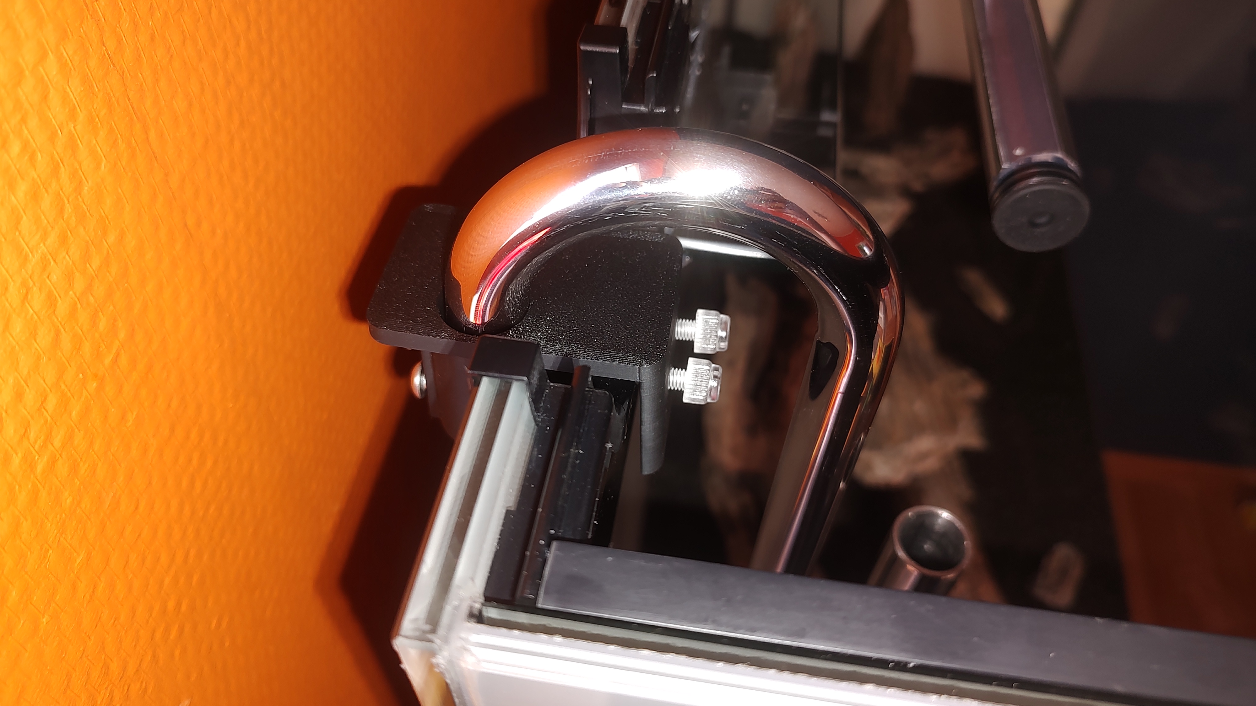 Adapter for mounting the inlets and outlets of the filter in the Aquael Glossy 200 aquarium