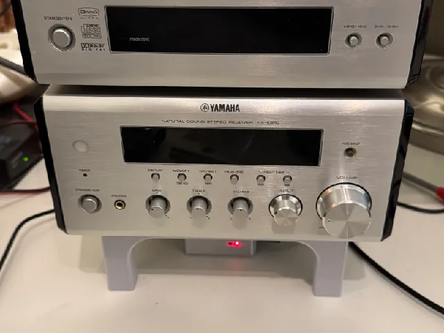 Yamaha E810 desk stand