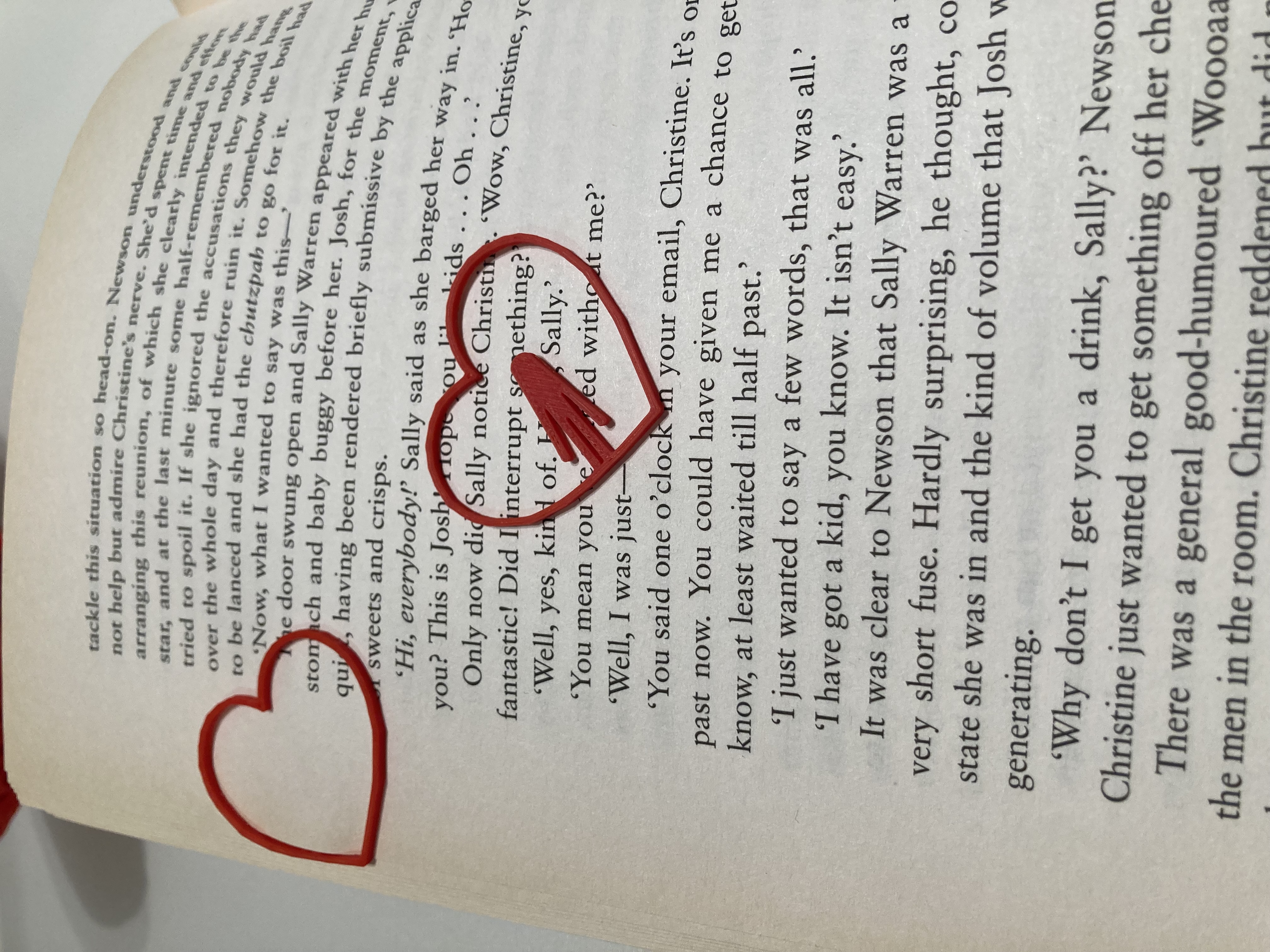 Heart-shaped paperclip or bookmark (0.5 grams)
