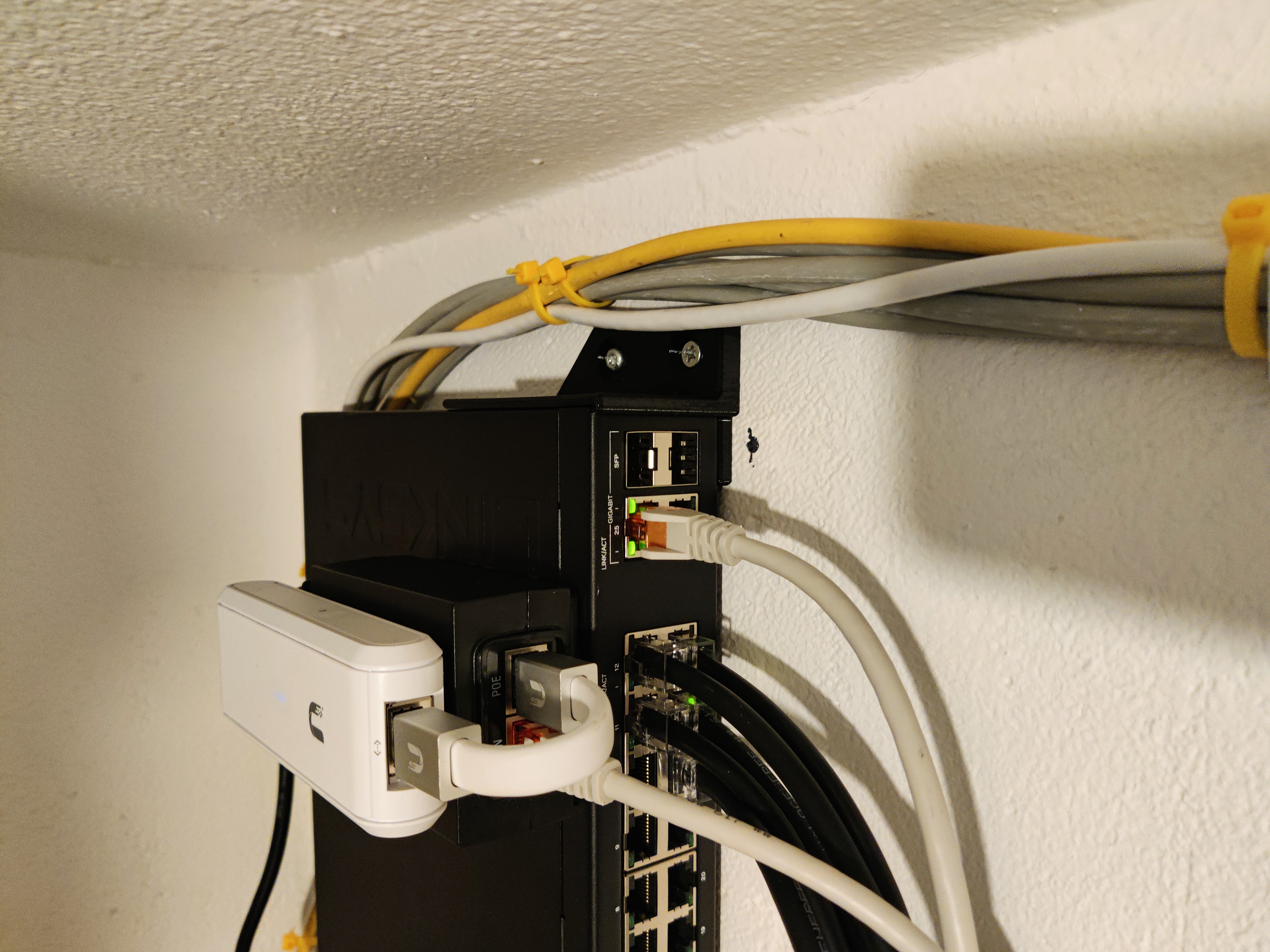 Linksys LGS326 / LGS3XX Wallmounnt