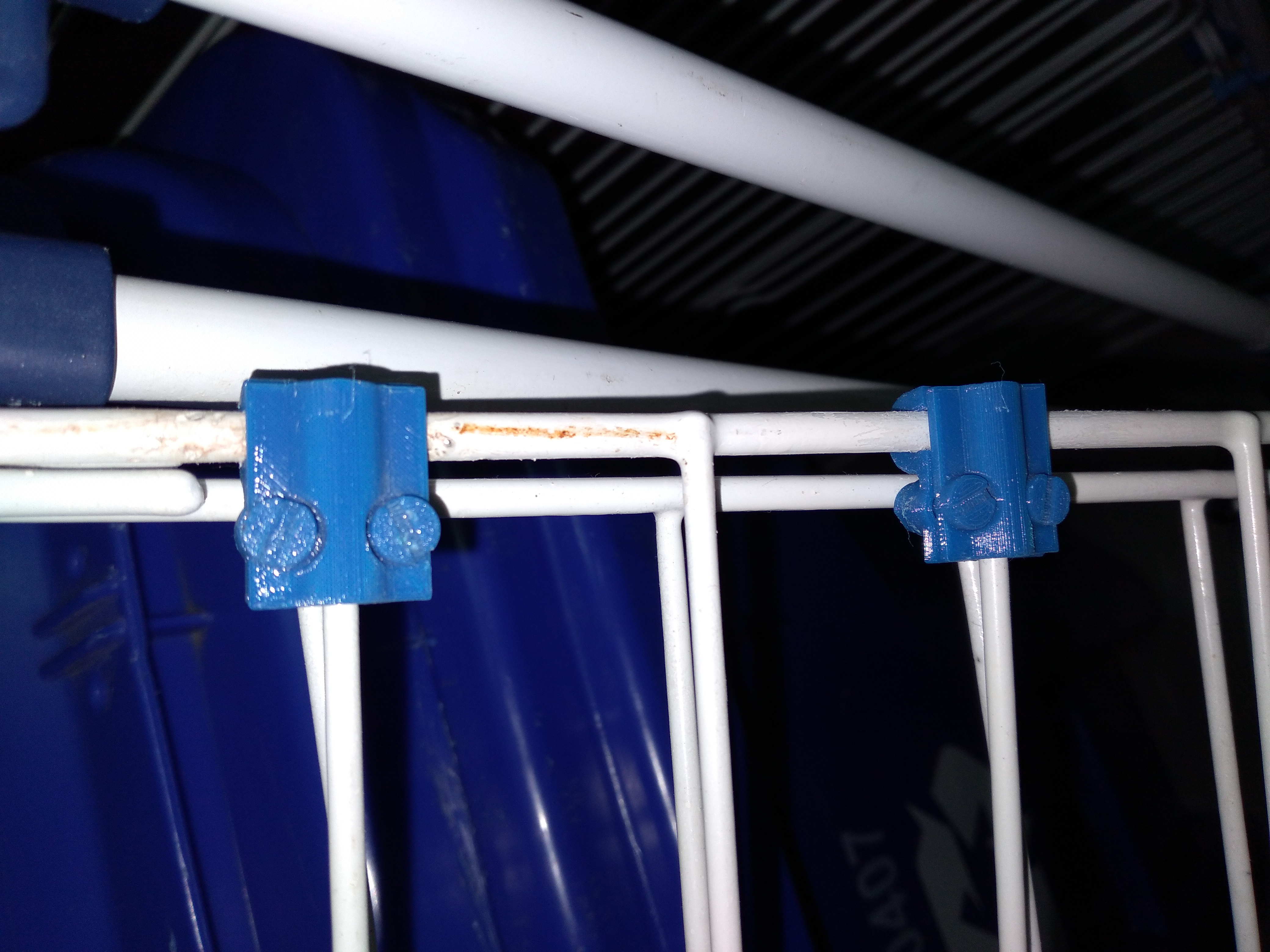 Small cloth dryer attachment clip