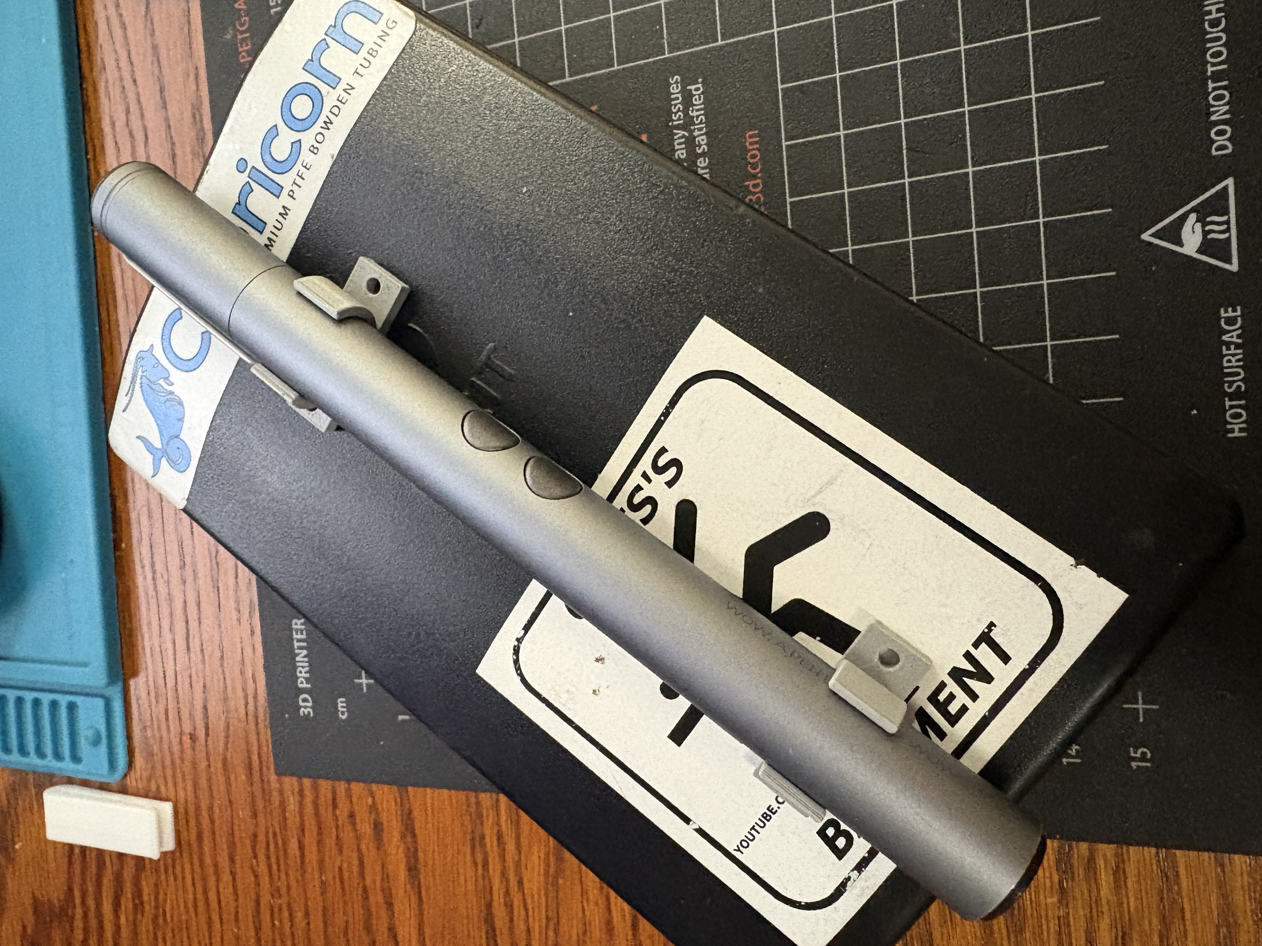 Clip for WowStick ScrewDriver on iFixit Box