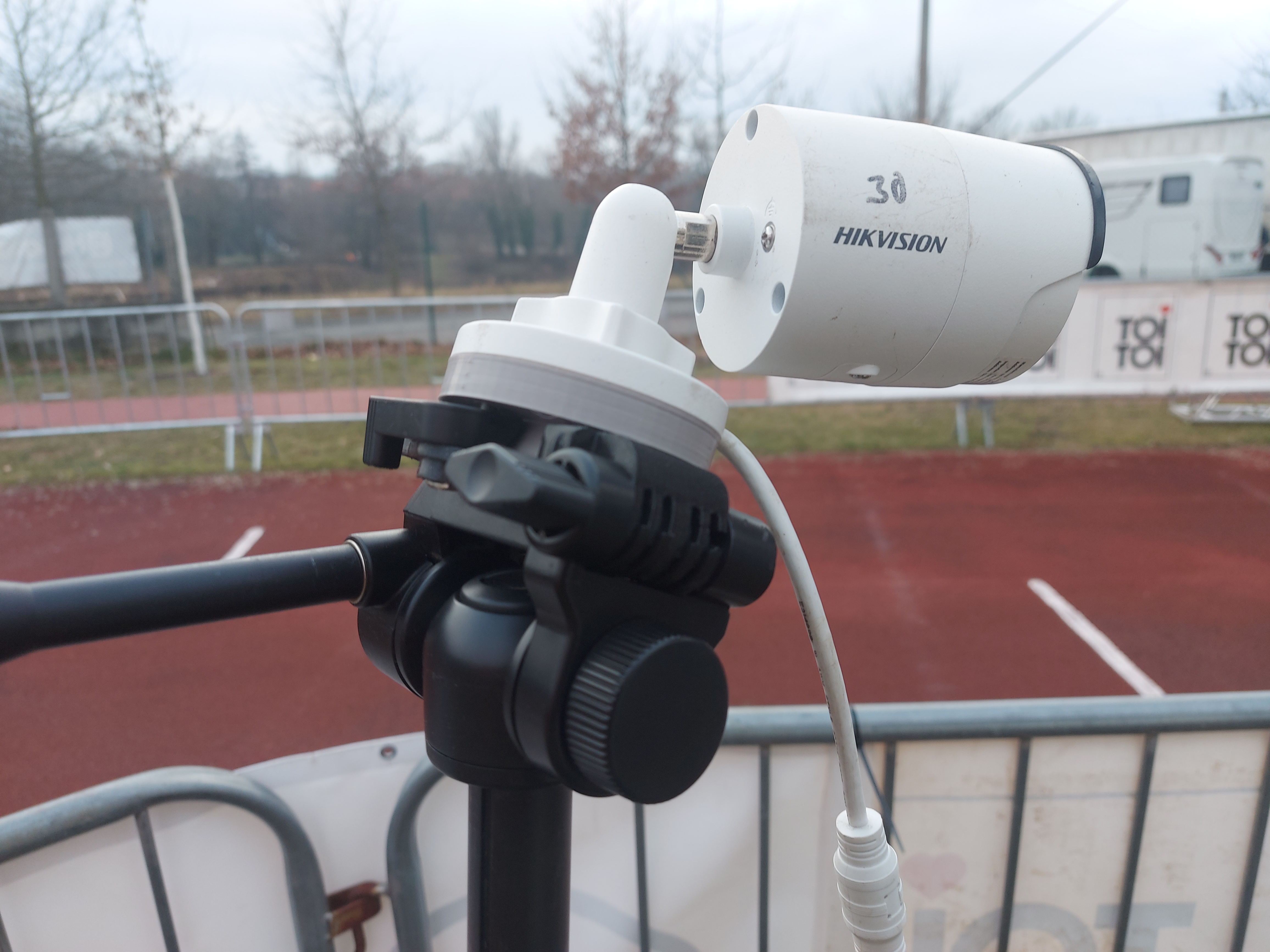 Reduction HikVisinon wall mount for Hama tripod mount