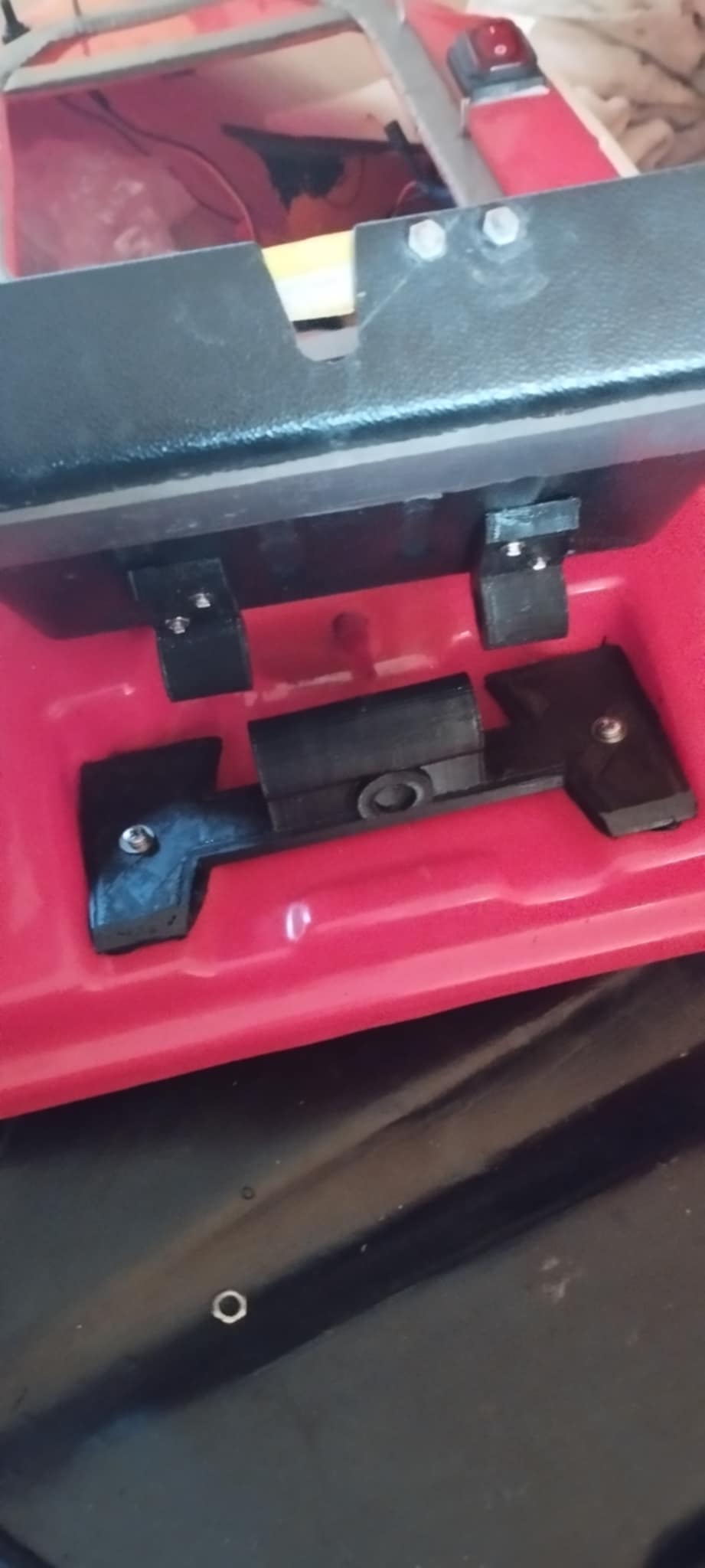 Mechanism for opening a bait bunker and a base for a nut