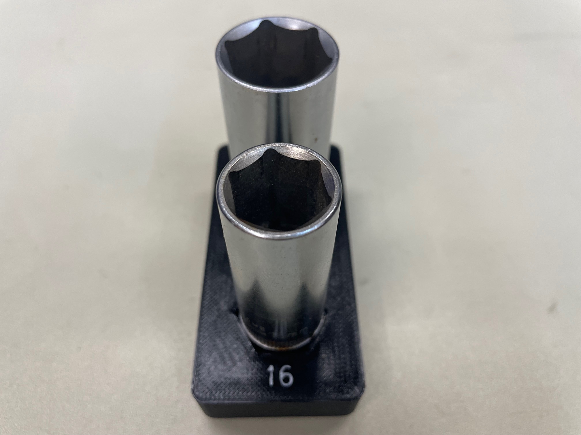 Miniatura 2 do modelo 3D gridfinity bin sparkplug socket holder metric