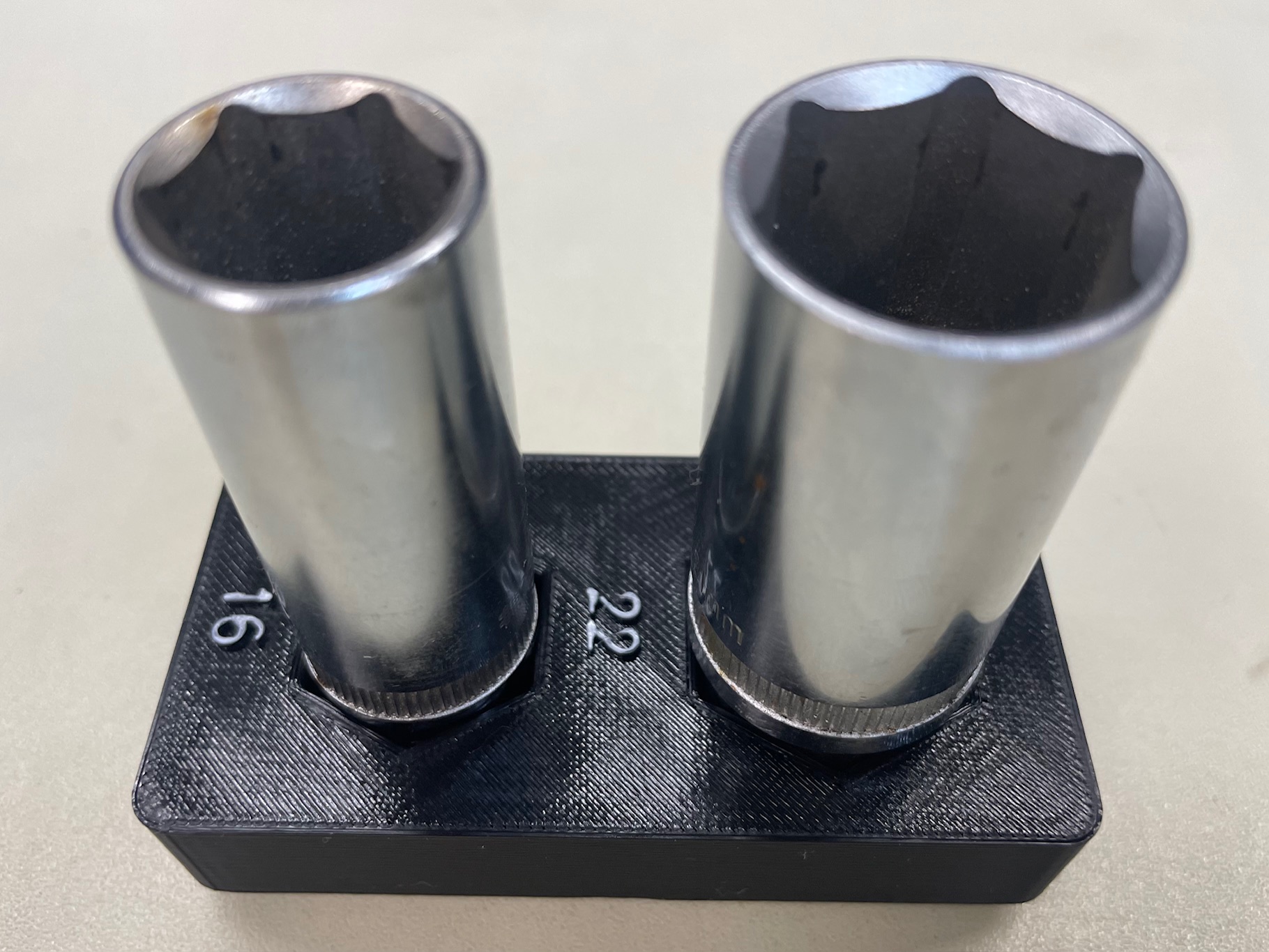 Miniatura 7 do modelo 3D gridfinity bin sparkplug socket holder metric