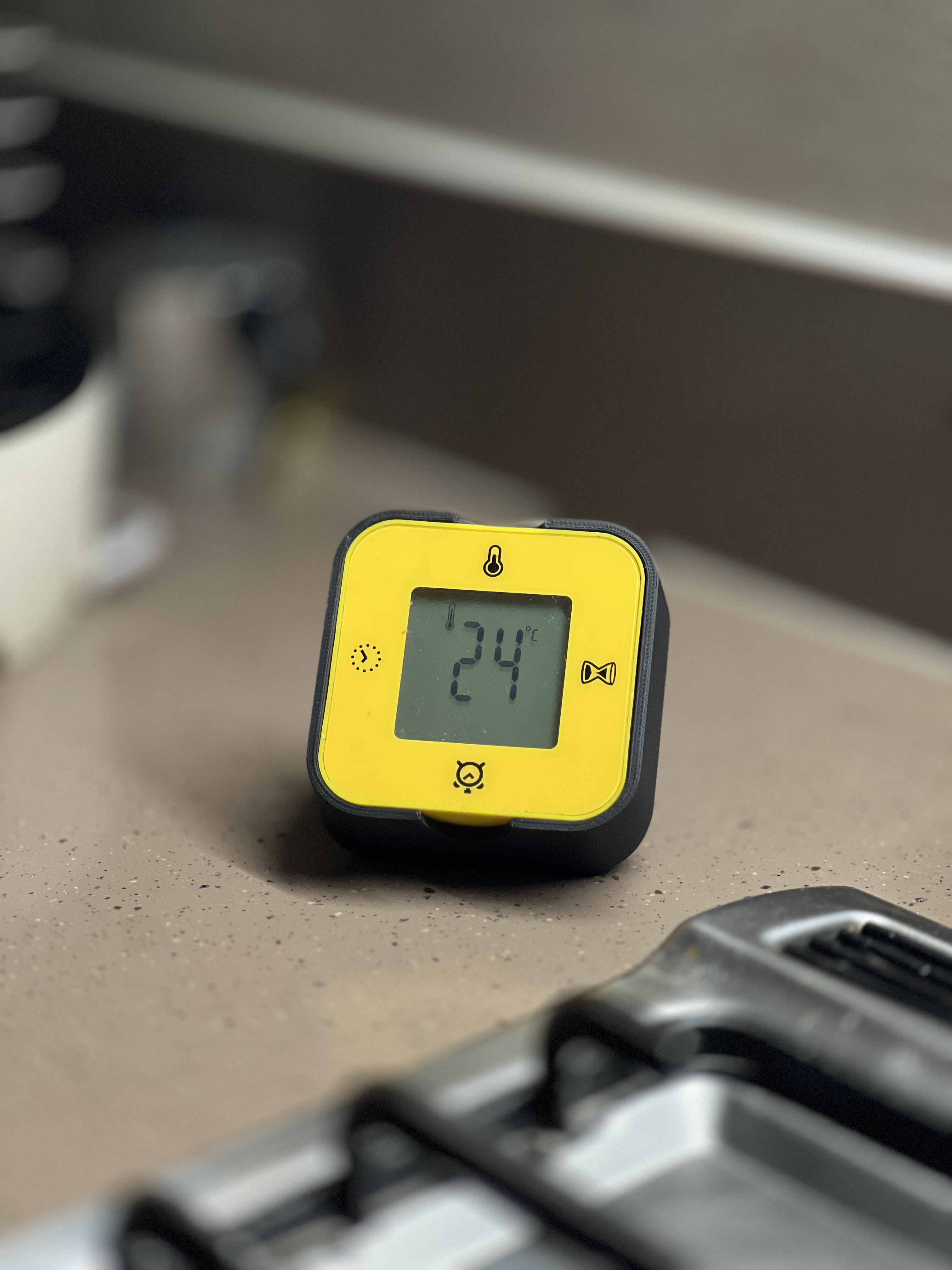 Mountable Mini Clock
