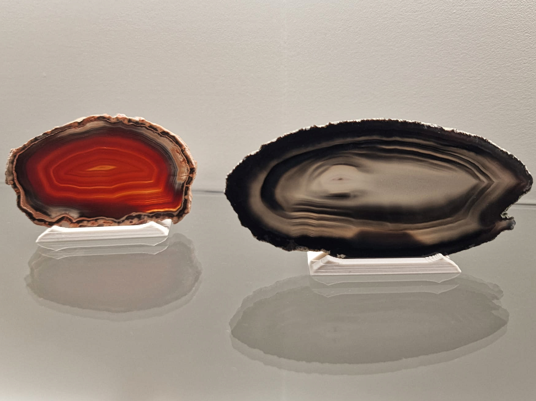 Stand for Displaying Thin Agate Slices