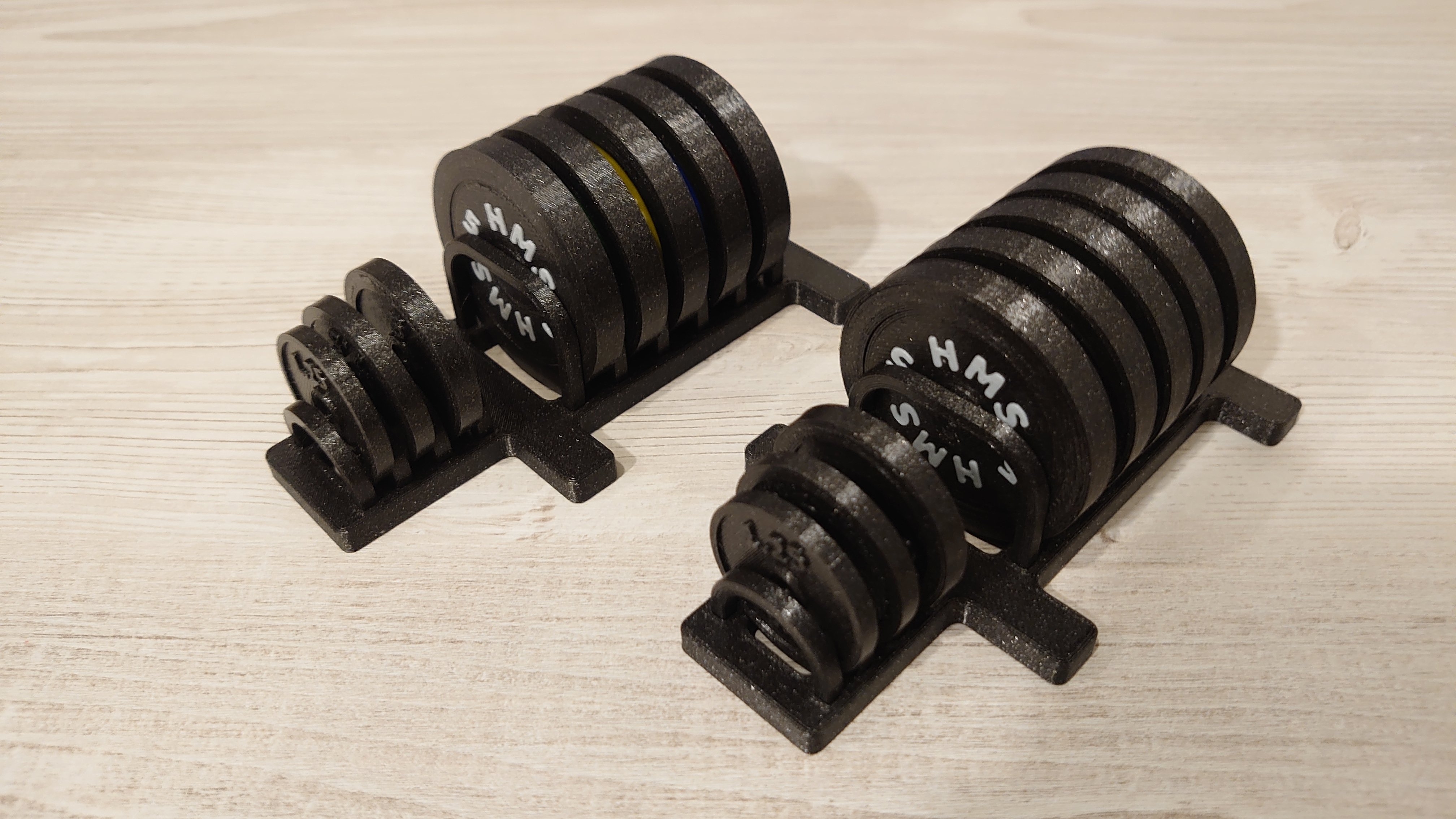 Posilovací závaží se stojanem bez MMU. / Weights with stand without MMU