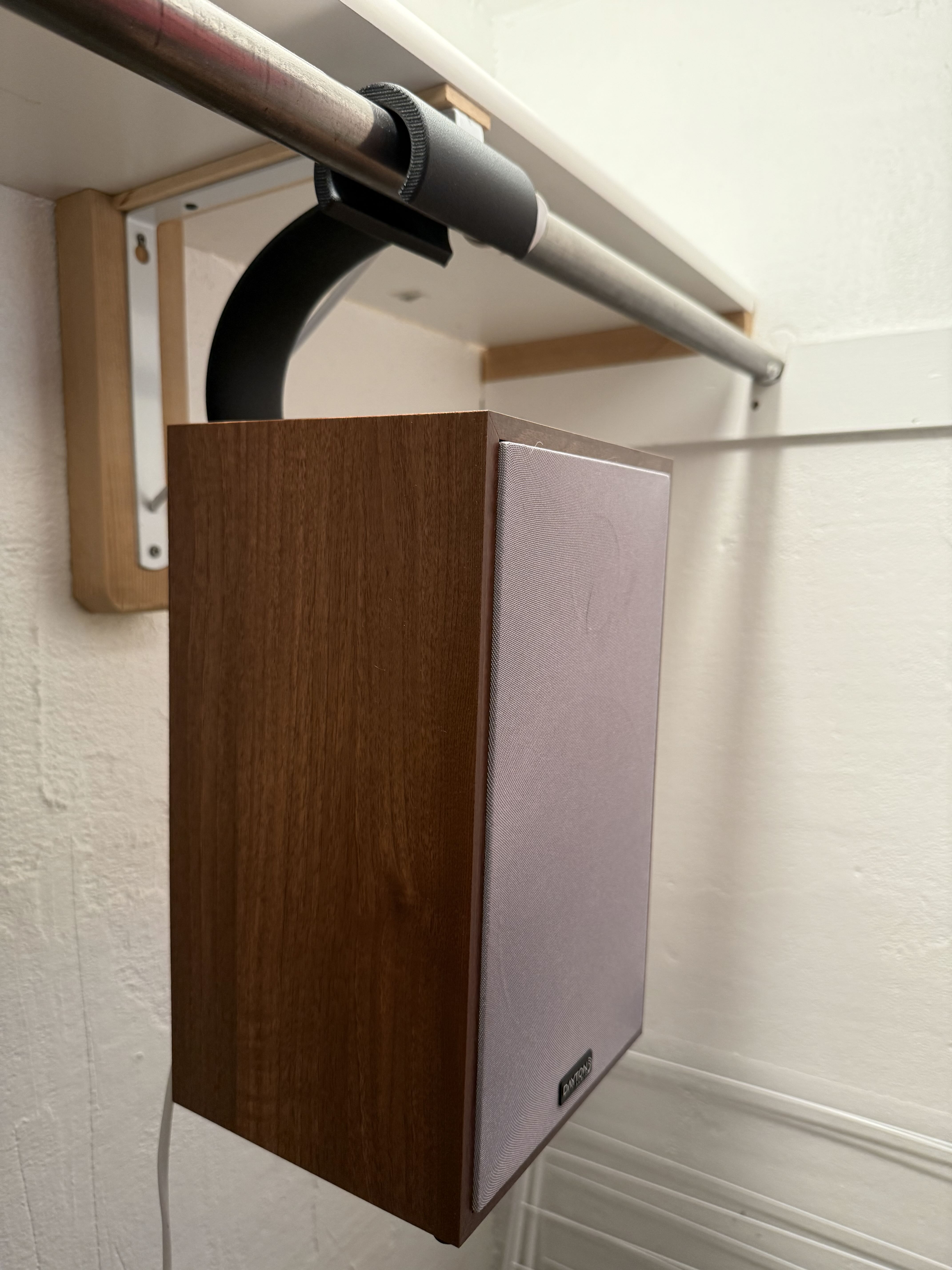 B65 Speaker Closet Hanger