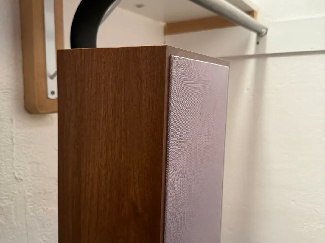 B65 Speaker Closet Hanger