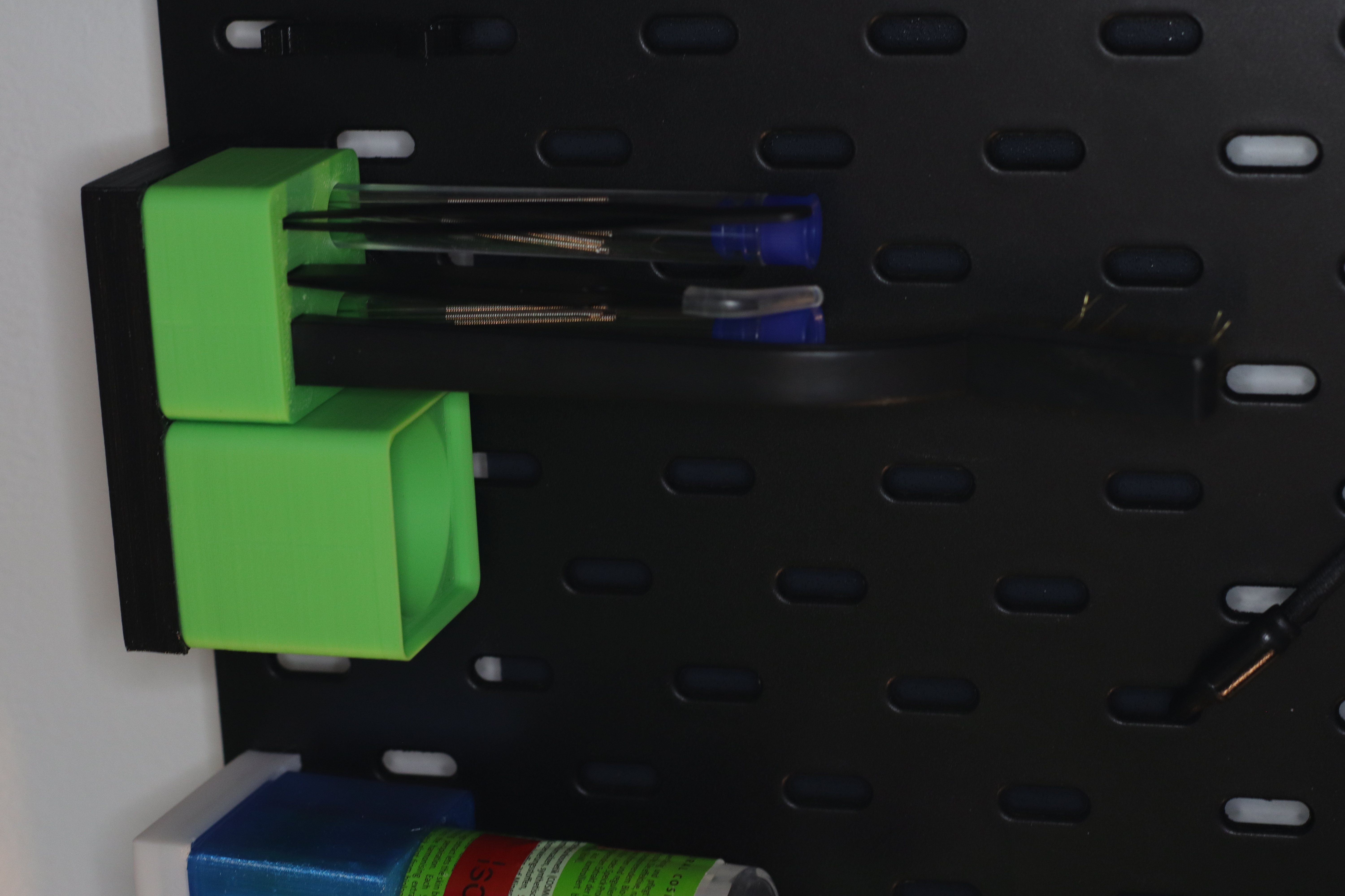 Fully stackable, small gridfinity funel (1x1x7)