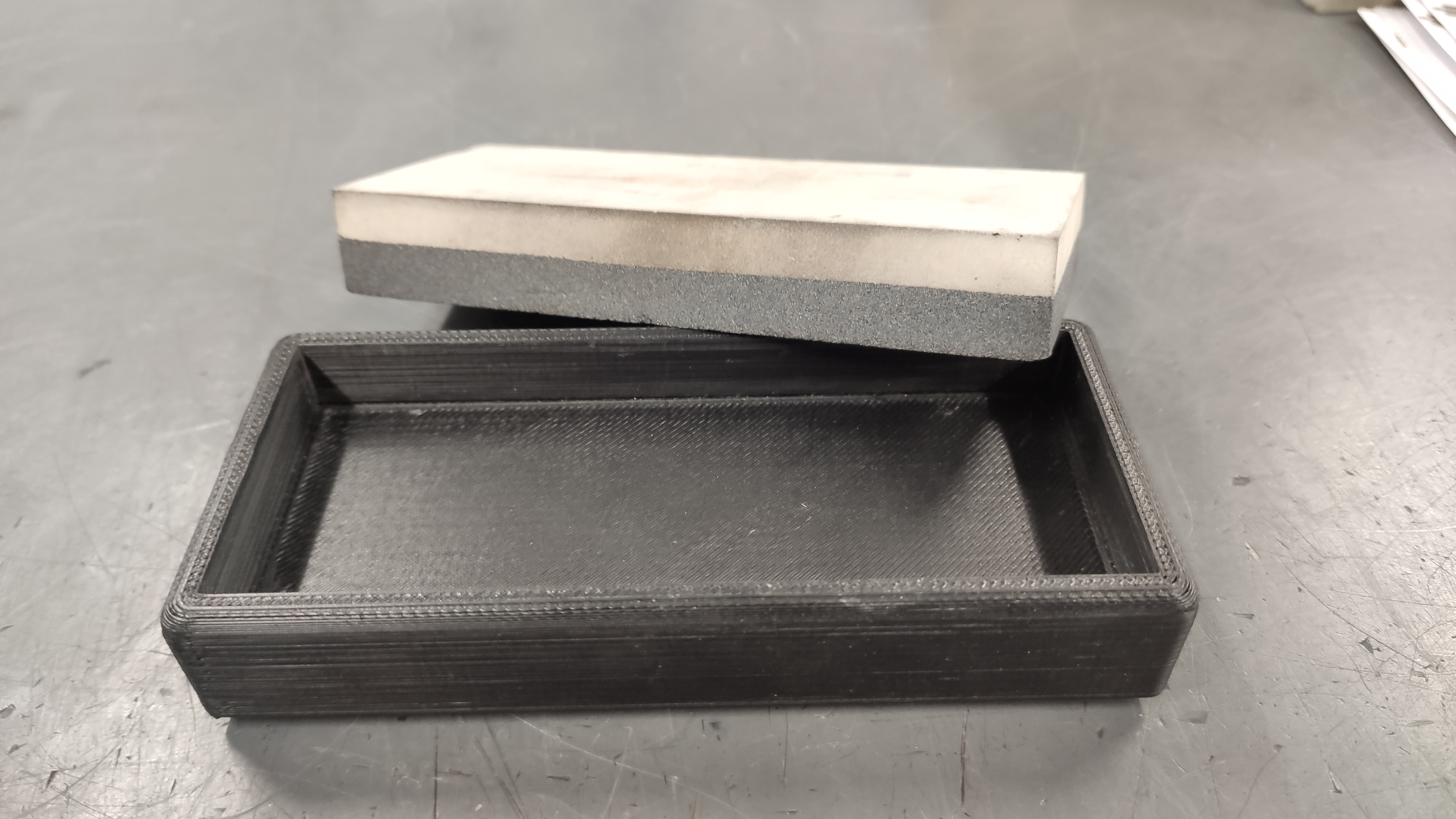 Box for grinding stone, size 47.5x20x149