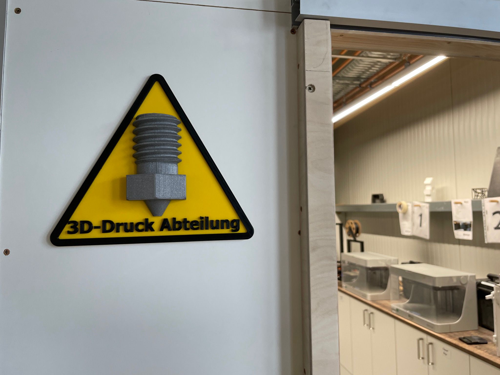 3D Druck Abteilung Schild (also in English)