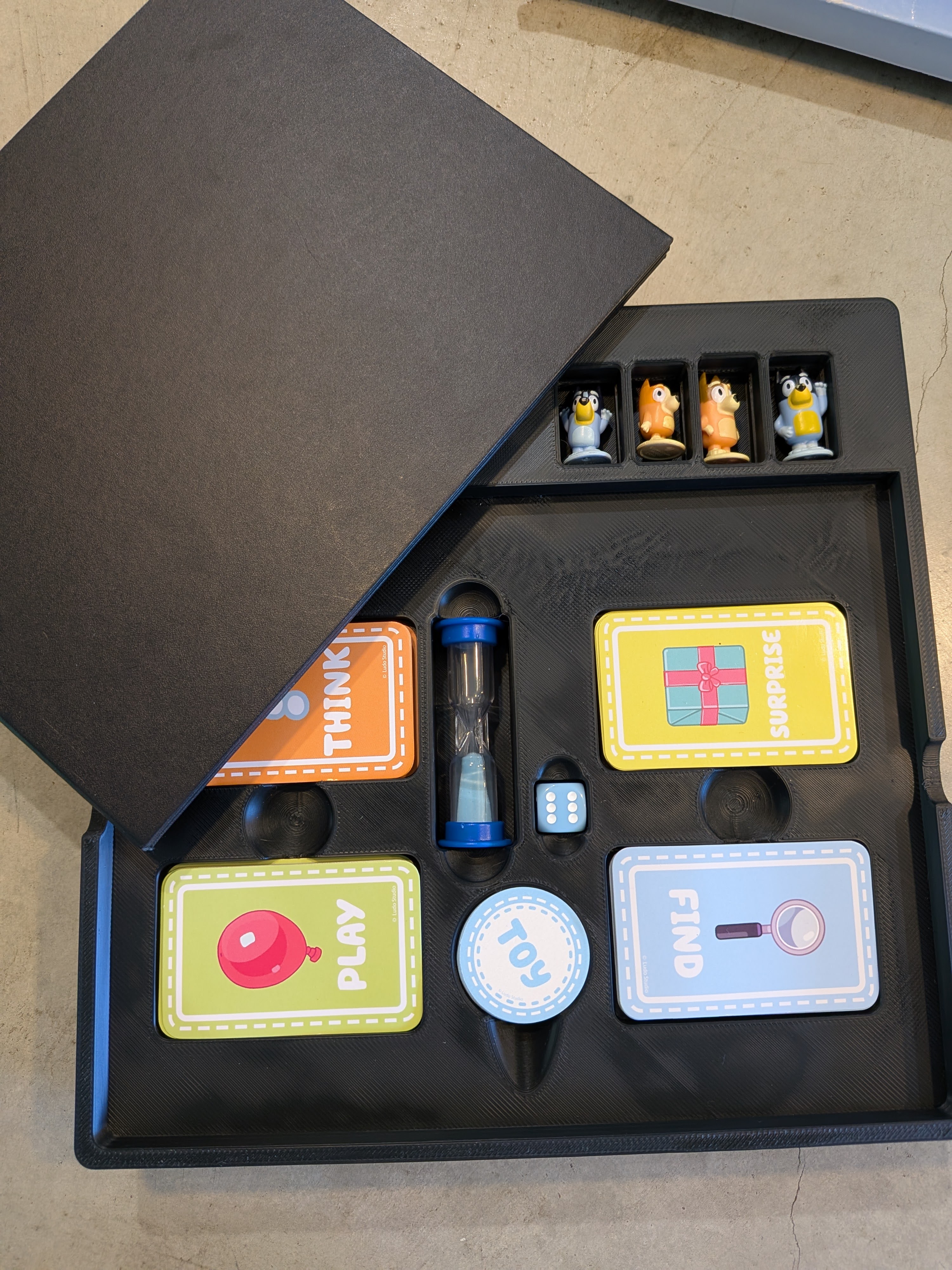 Organiser insert for Bluey Scavenger Hunt board game