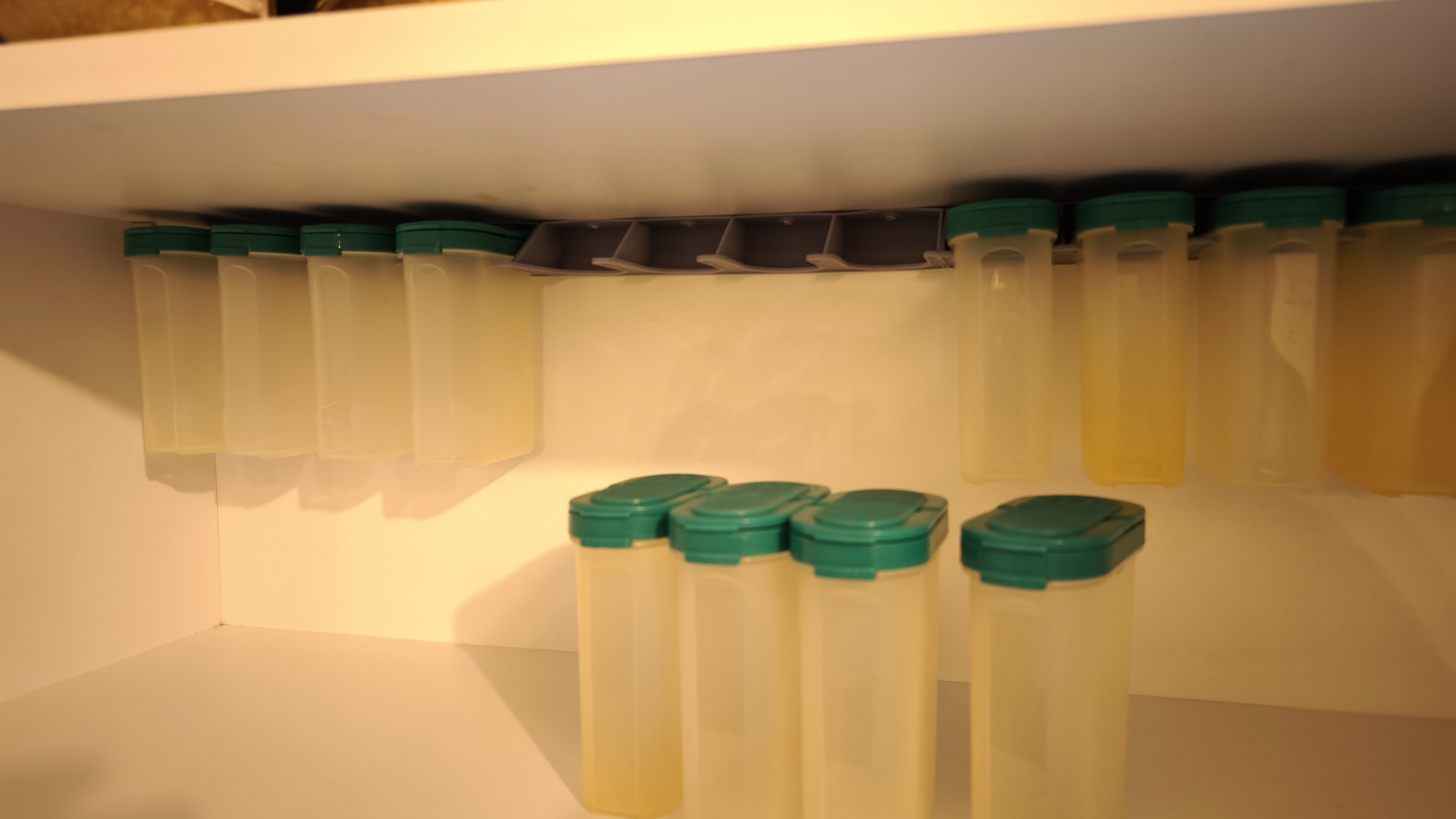 Tupperware Spice Shakers 4x Rack