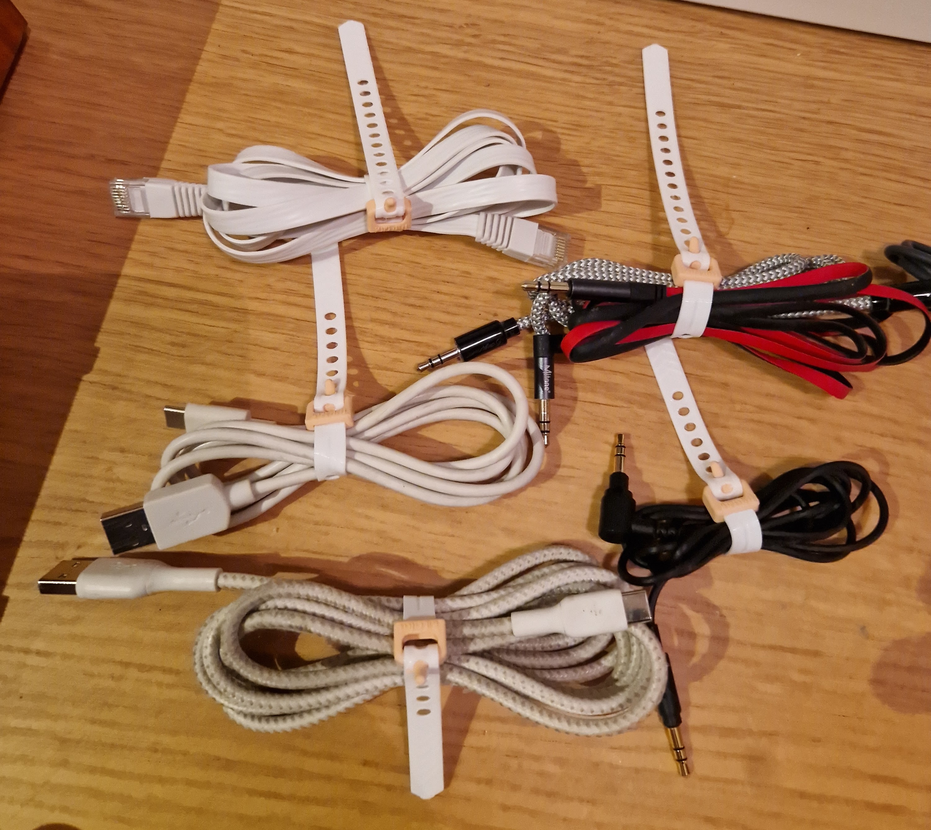Organizing strap in various lengths