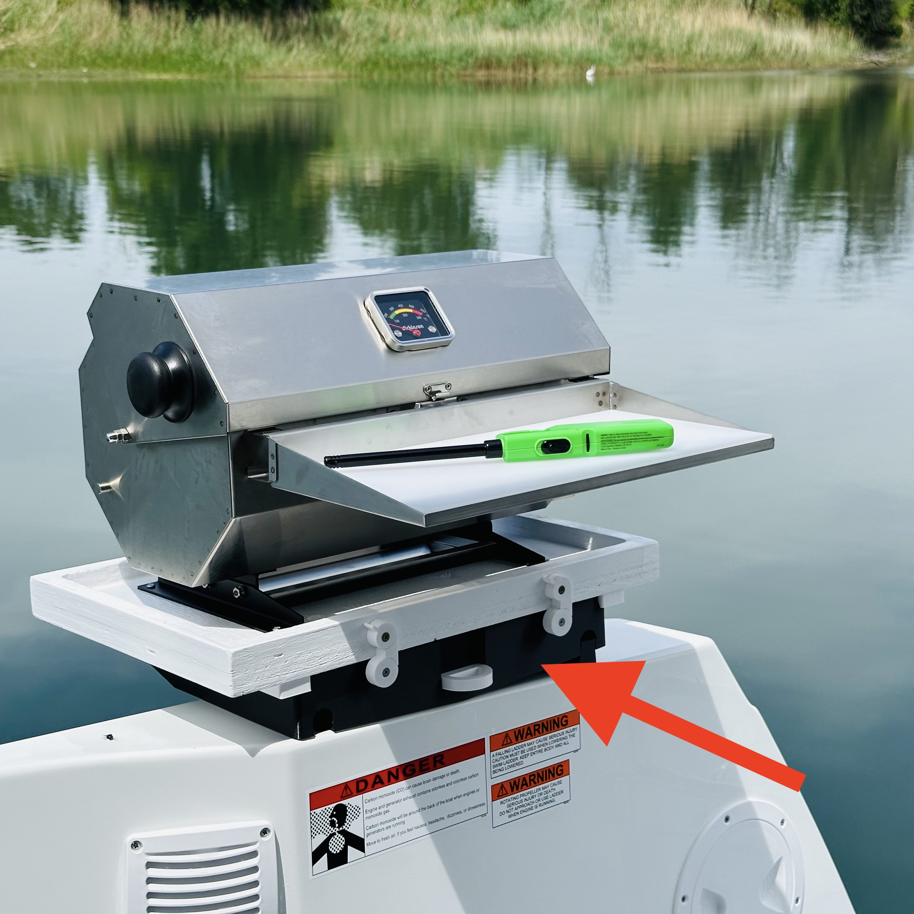 Support base to install small table or bbq on Jeanneau NC1095 cleat