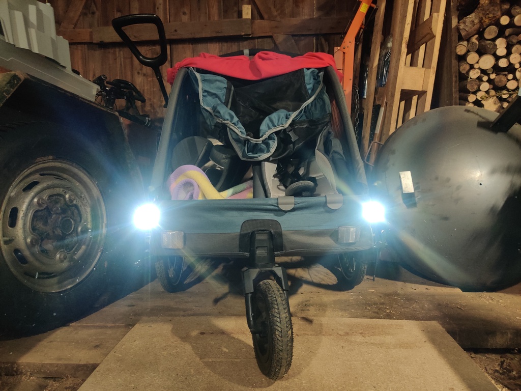 Beleuchtung für Qeridoo Sportrex 2 an den Protektoren vorn & hinten -- Lighting for Qeridoo Sportrex 2 on the front and rear protectors