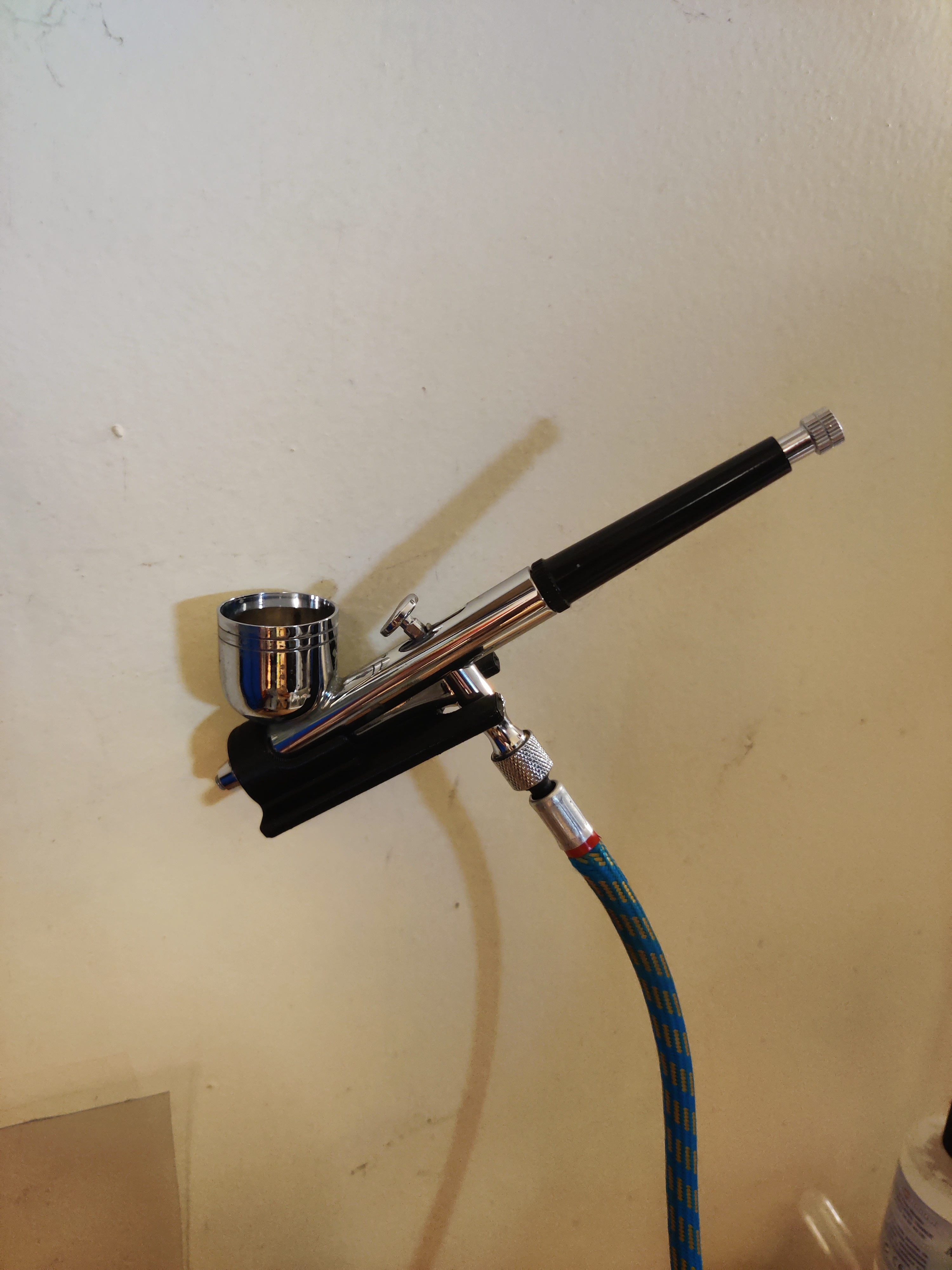 Airbrush wall holder