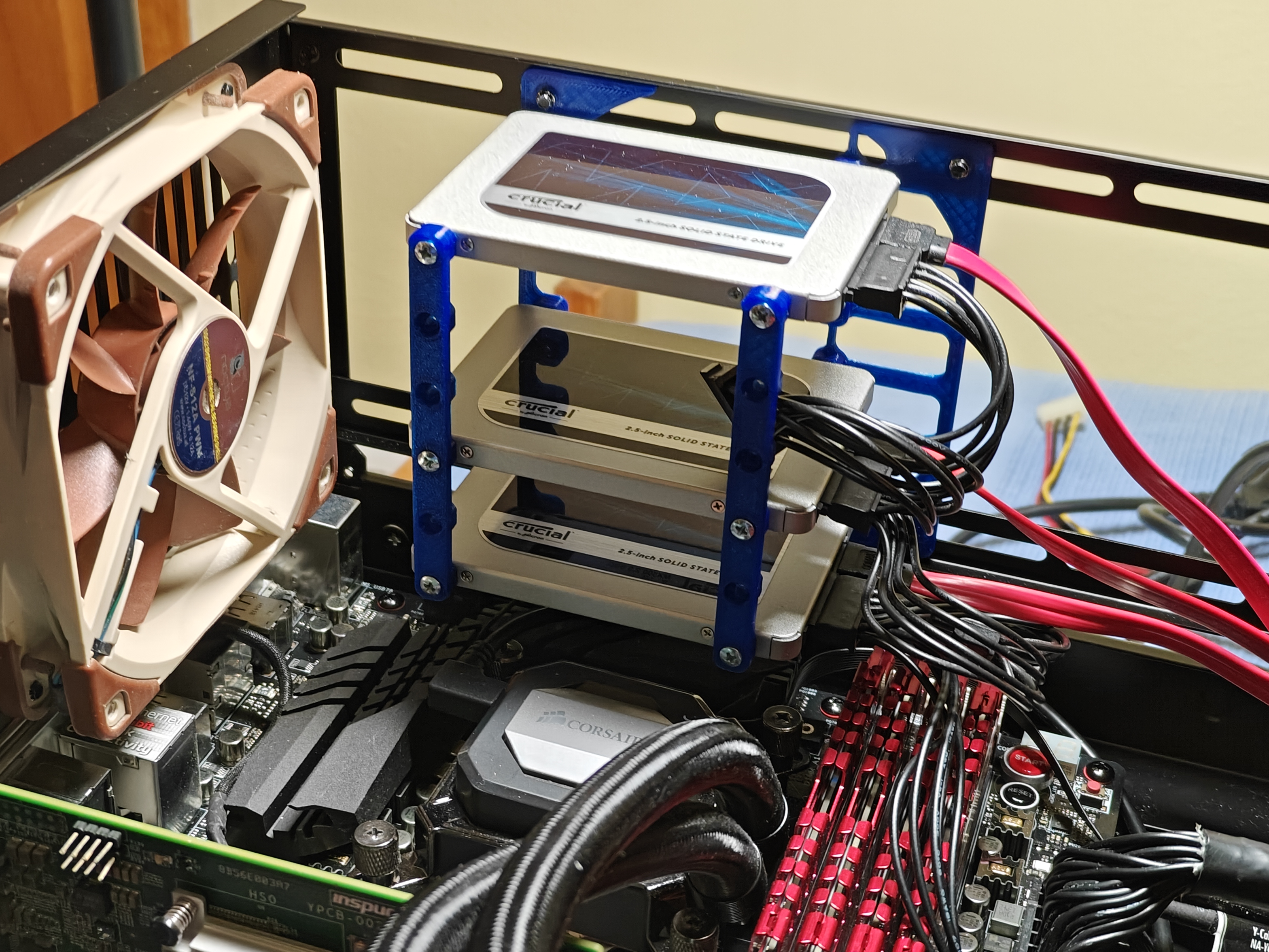 Retainer for 120mm SSD mount.