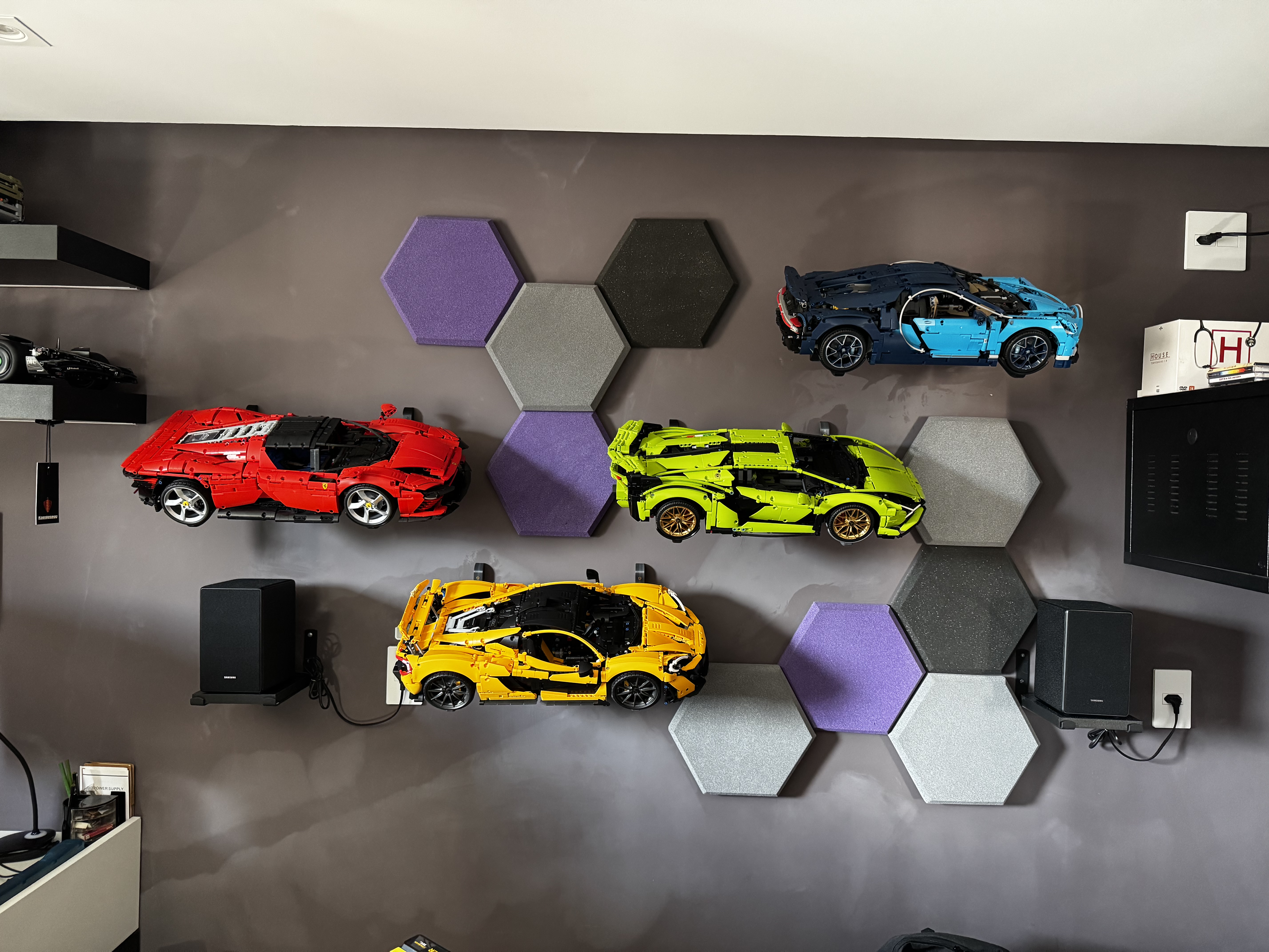 Lego Wall Support for McLaren F1 42141 and Mercedes F1 42171