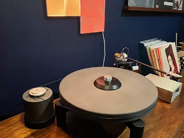 Schiit Sol Turntable - Height Adjustable Vibration Dampening Feet