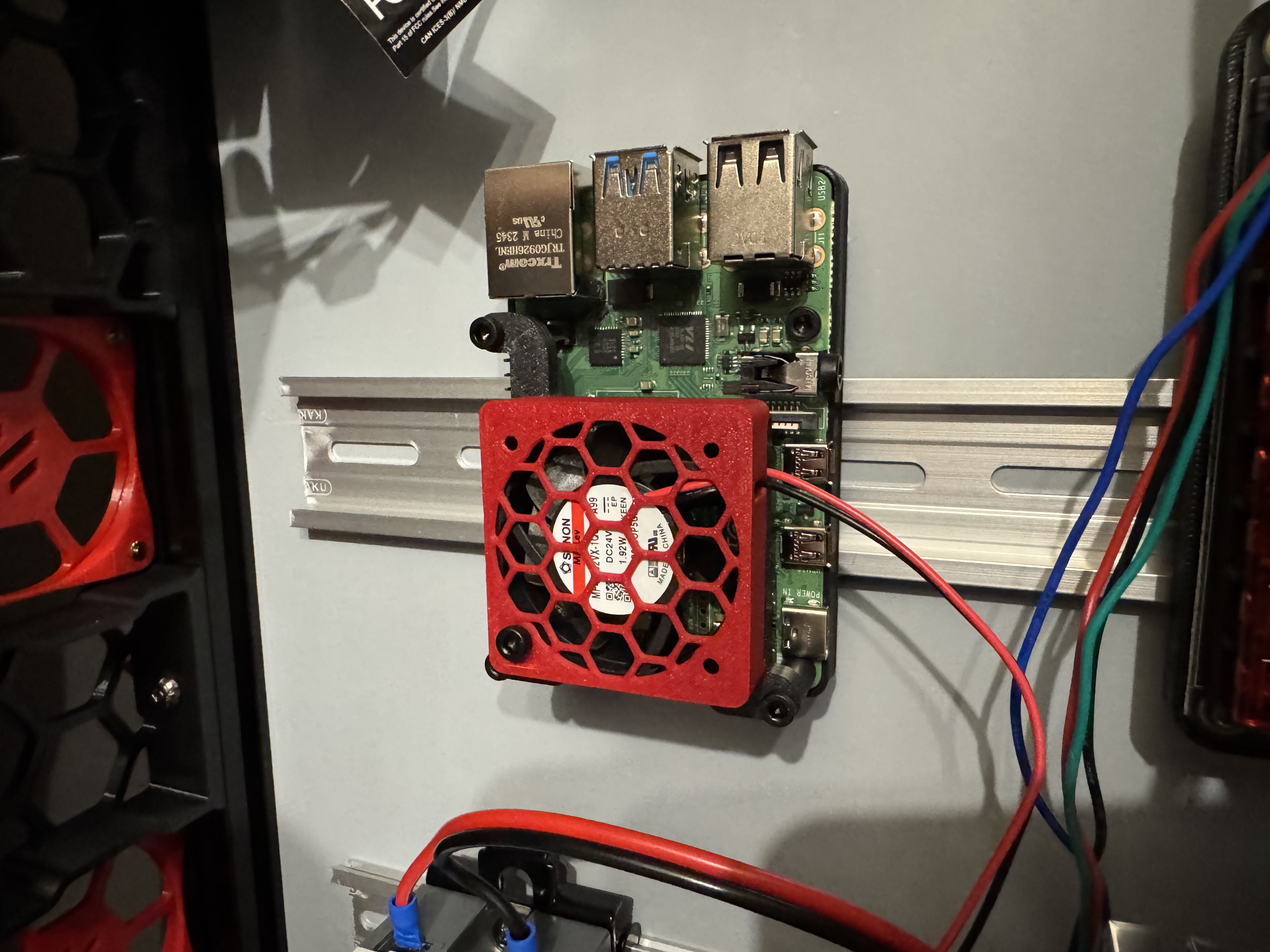 Raspberry Pi 4B Baseplate, 4010 Fan Mount & Beefy DIN Rail Mounts