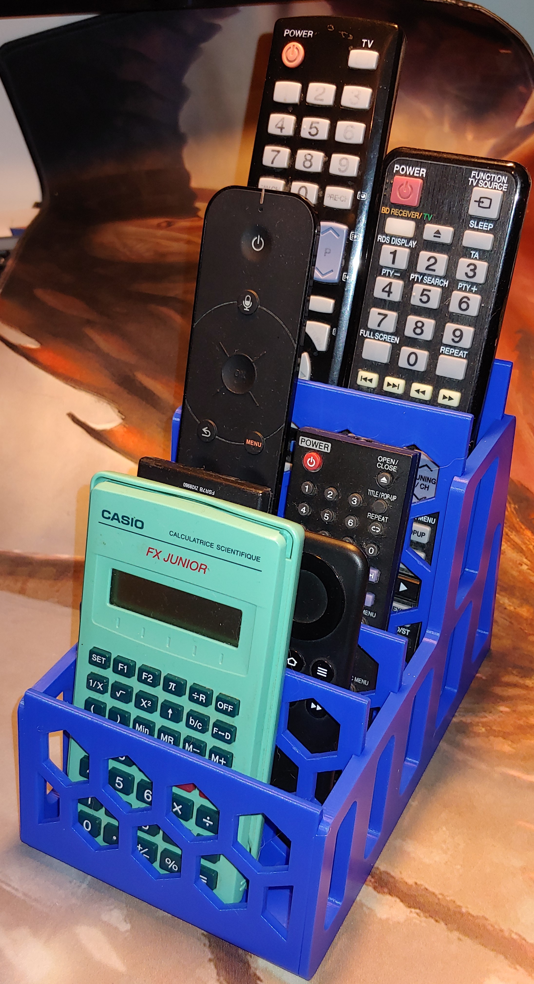 Rack de rangement de télécommandes (remote storage rack)