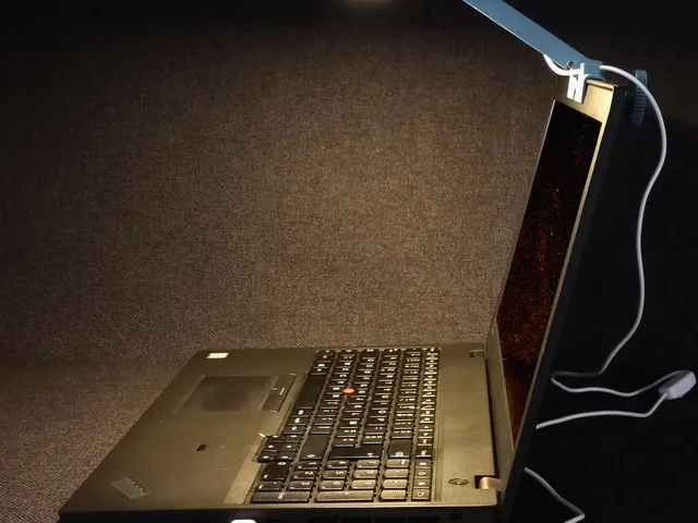 LAMPE POUR PC PORTBALE – avec kit lampe LED