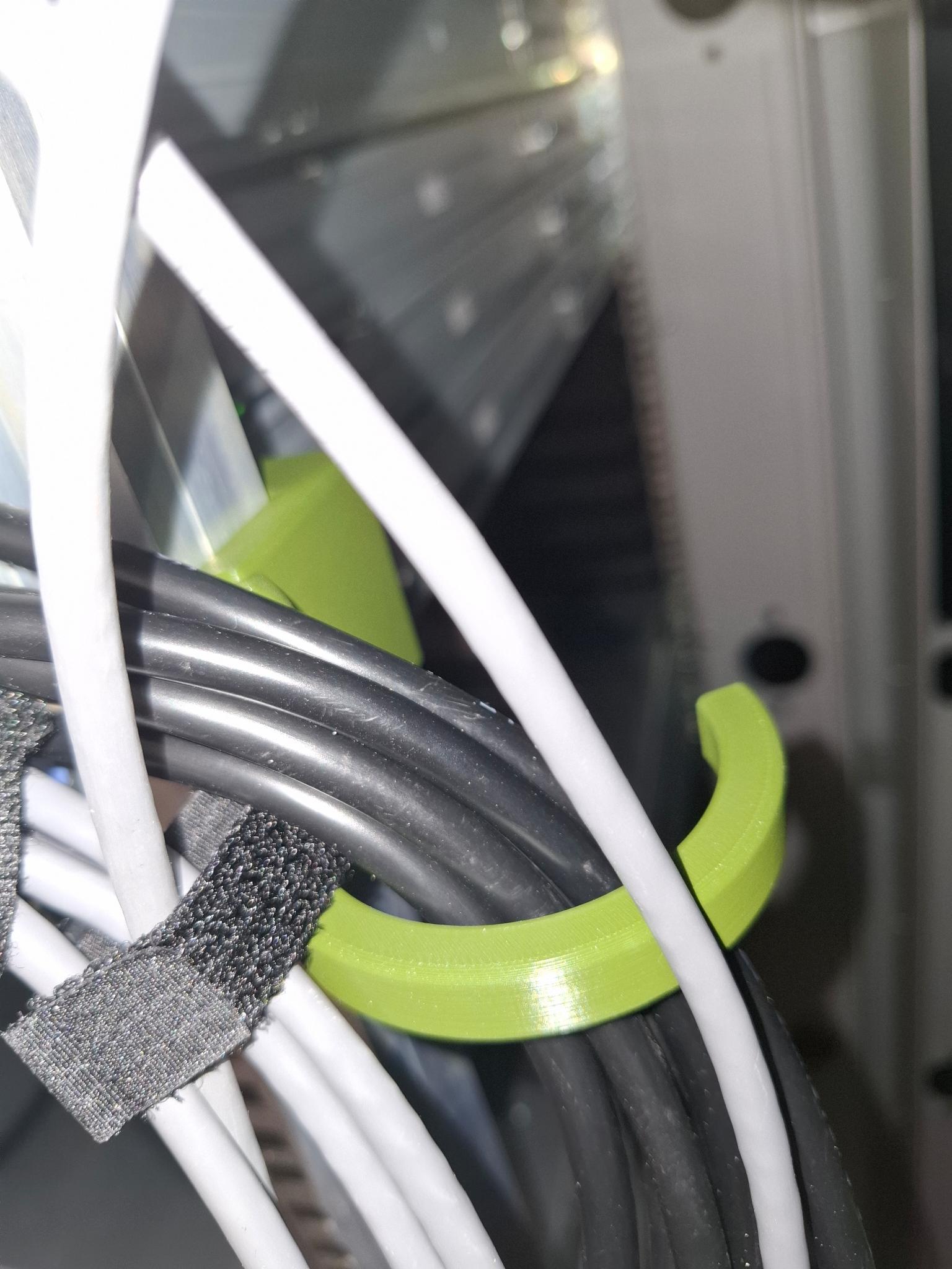19 inch Server rack clickable cable hook — thumbnail 5