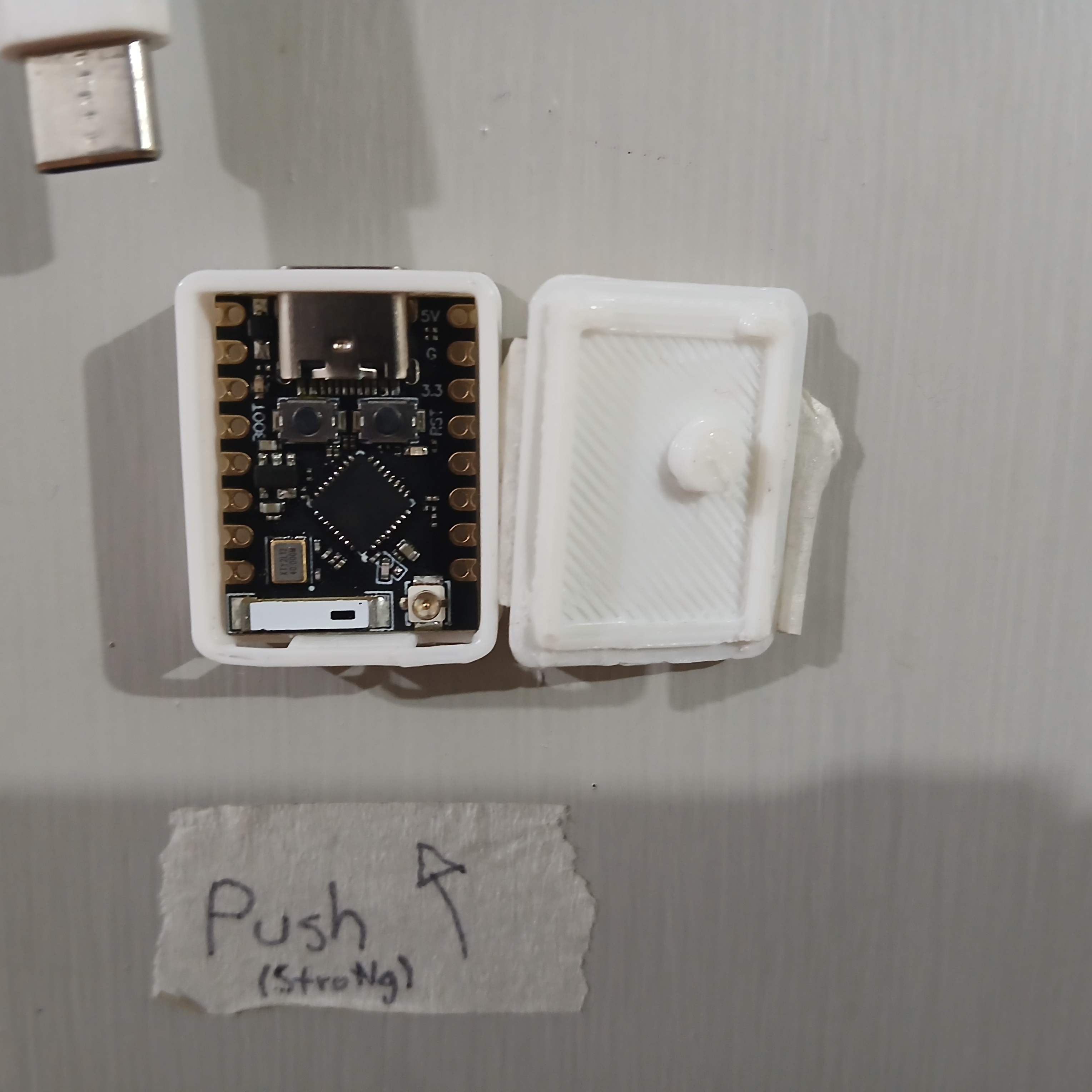 caseEsp32miniPushCase