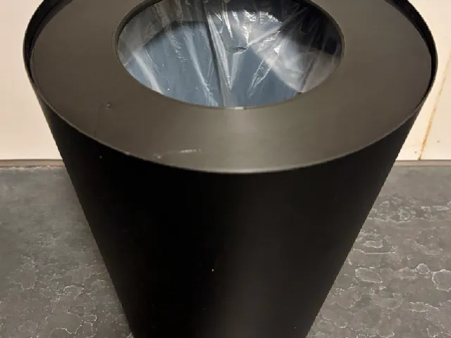 Trash can topper