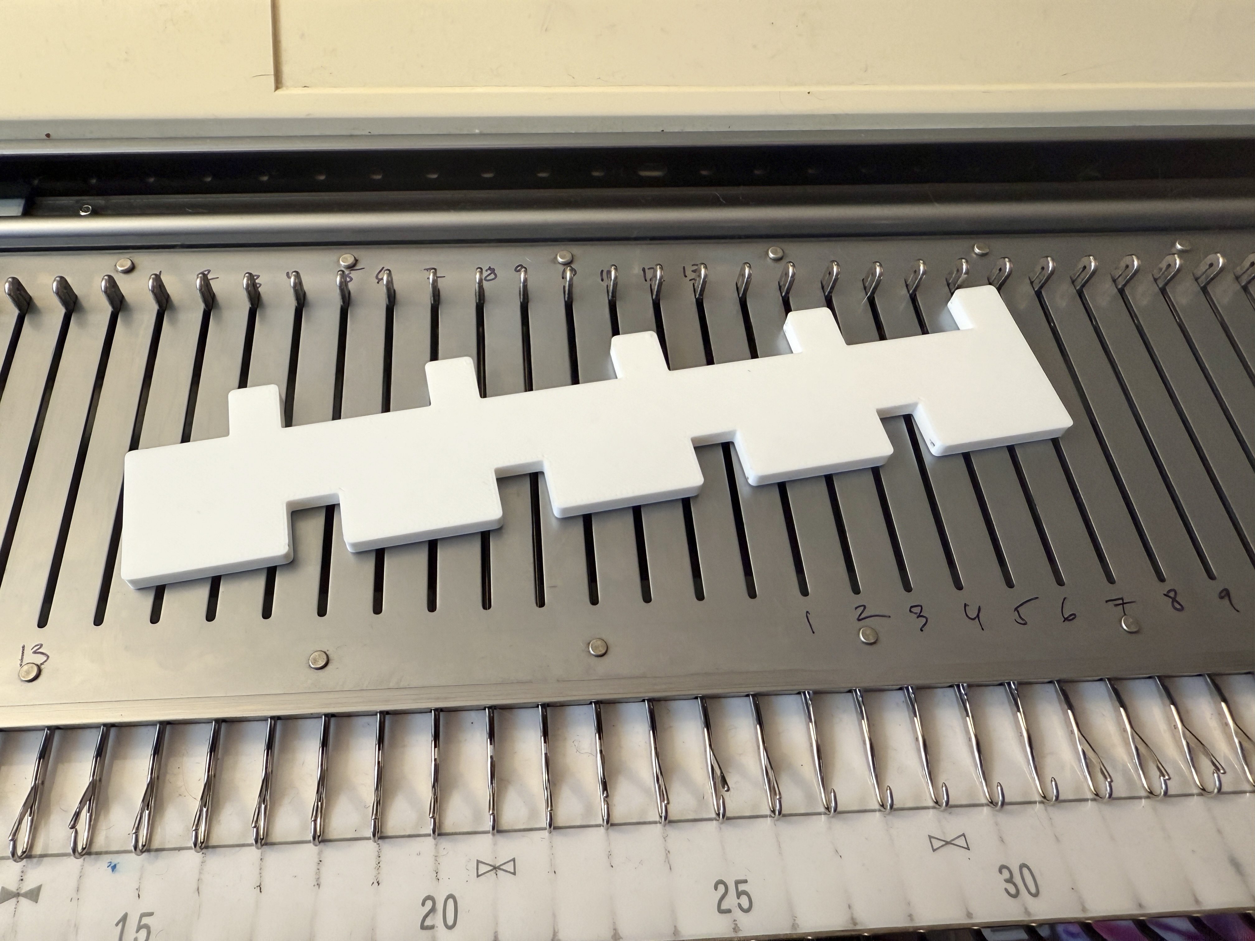 Simple 9 mm Bulky Knitting Machine Needle Selectors or Pushers