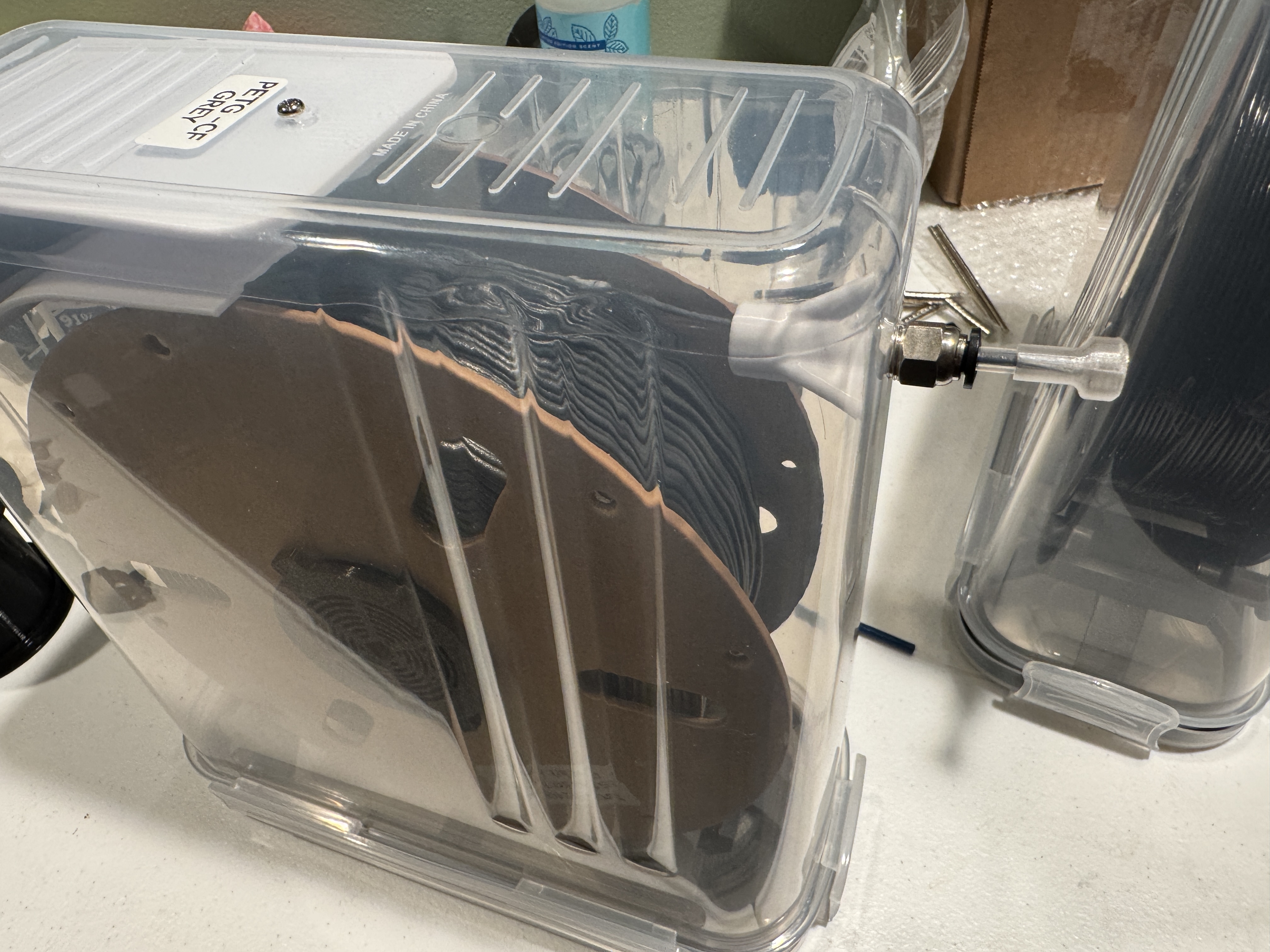 Filament cap for drybox with pneumatic fitting