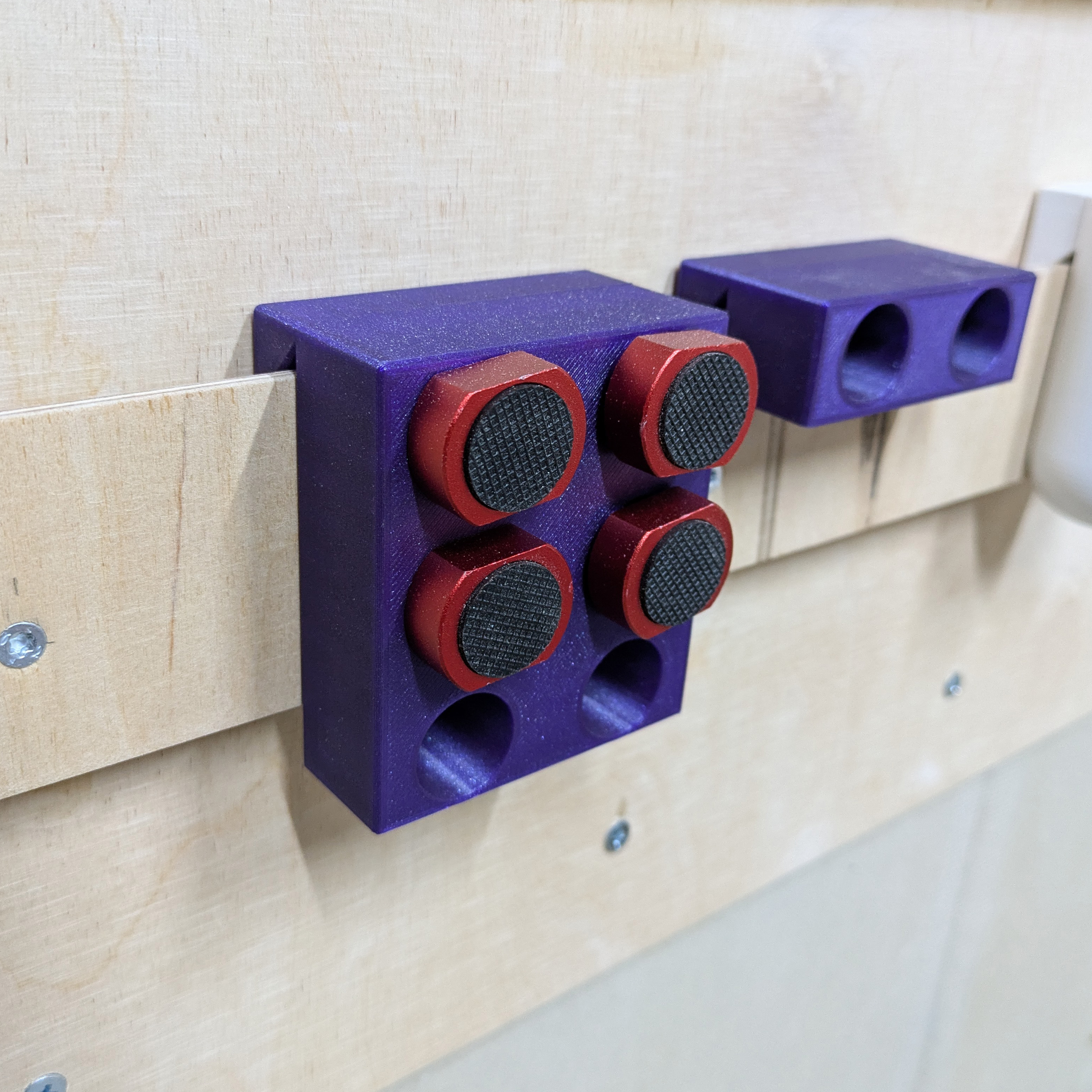 French Cleat Holder for 6 Bench Dogs