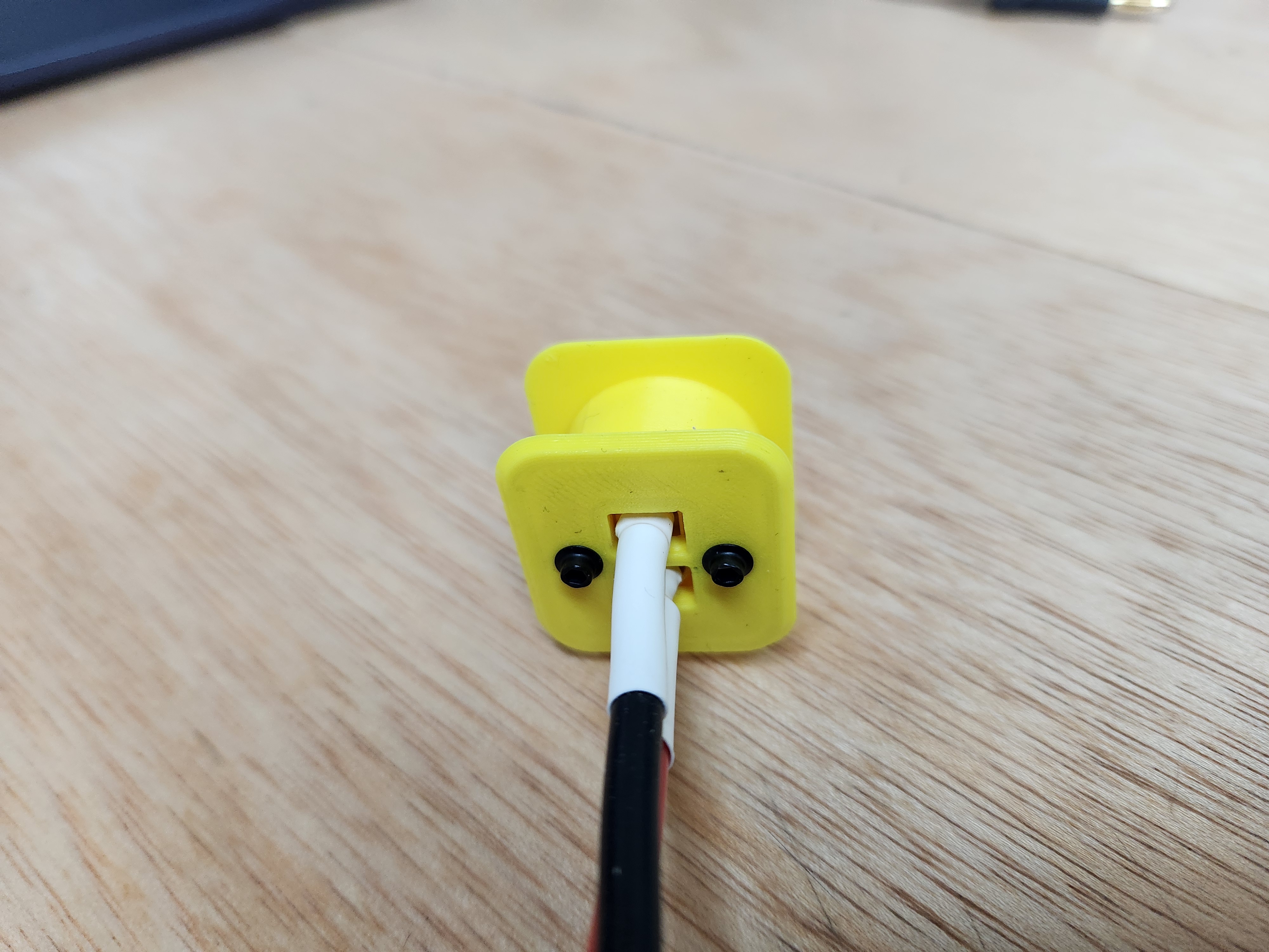 Miniatura 2 do modelo 3D XT60H-M Panel Mount (remixed from https://www.printables.com/model/14169-xt60h-panel-mount)