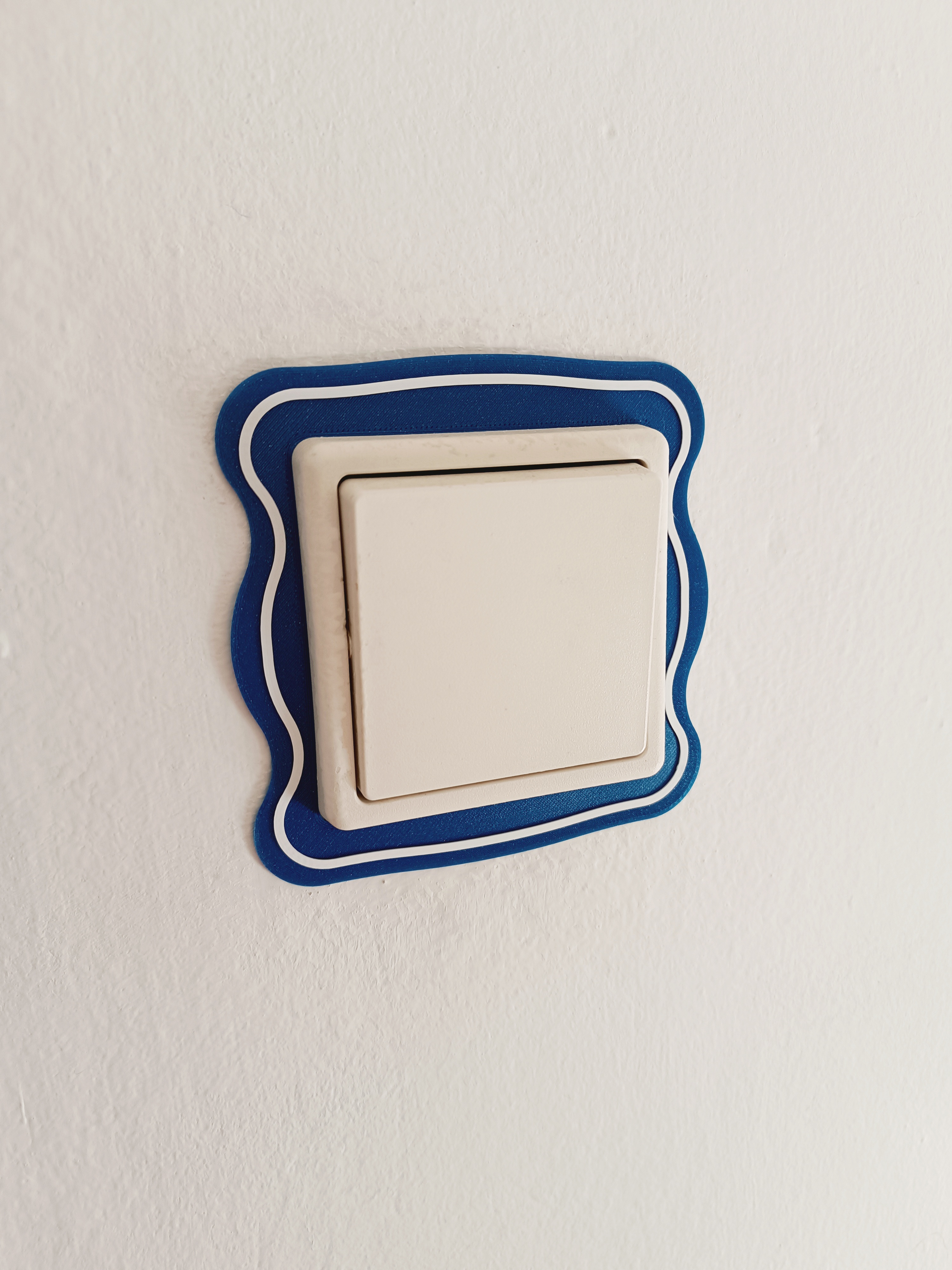 Miniatura 3 do modelo 3D Decoratice light switch frame - Wave