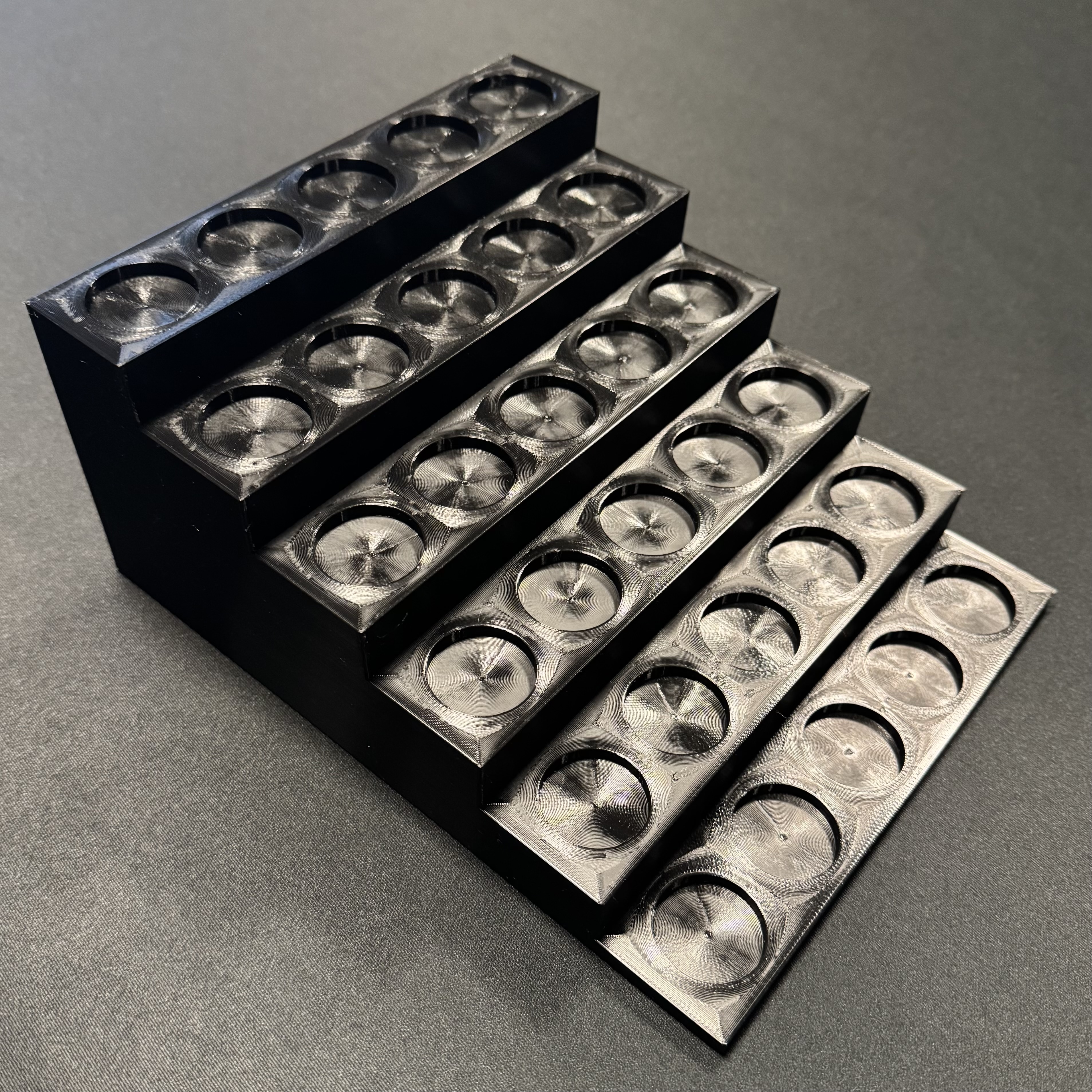 Miniatura 2 do modelo 3D Tiered Miniatures Display Riser