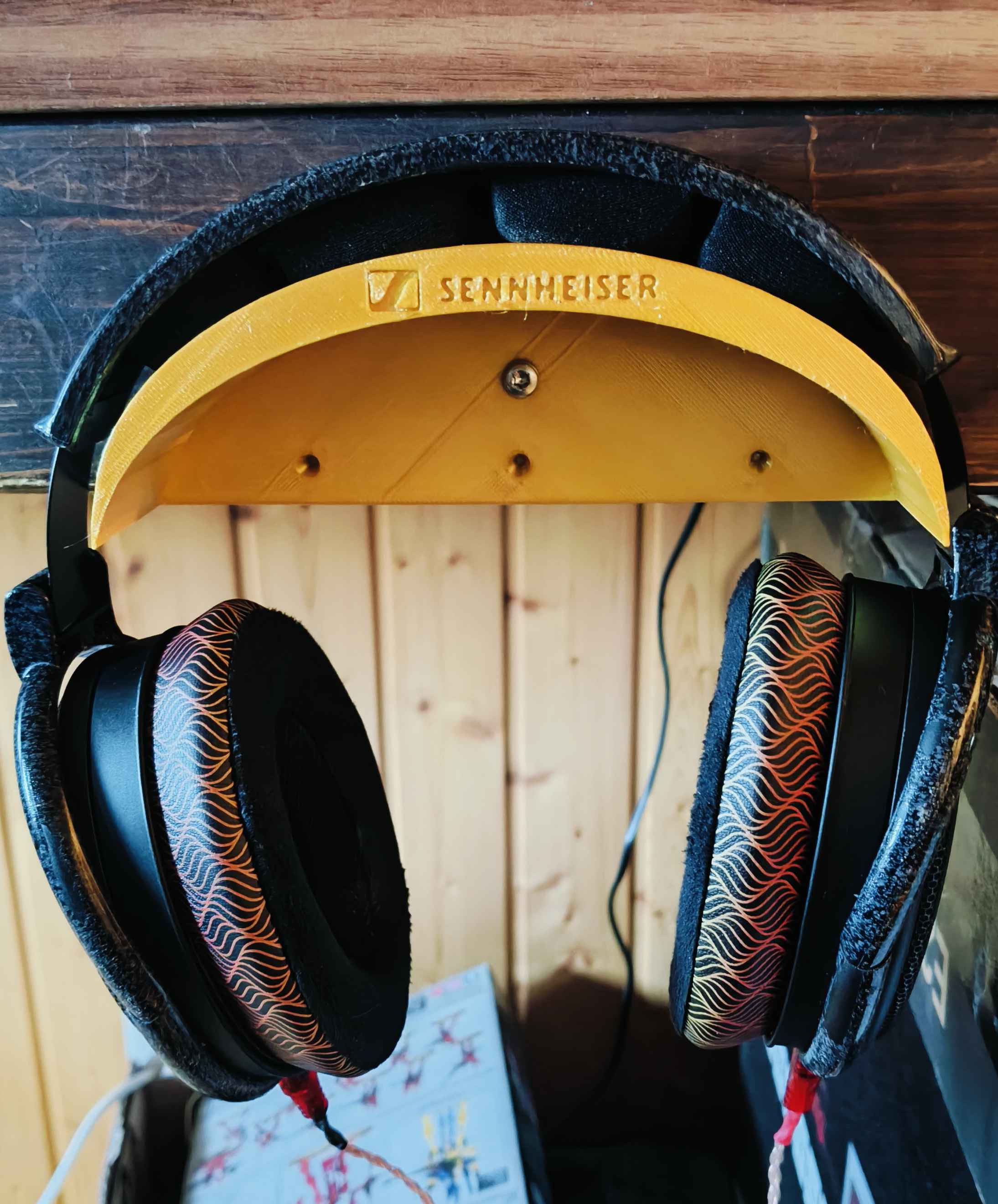 Headphone mount for Sennheiser HD600 and others