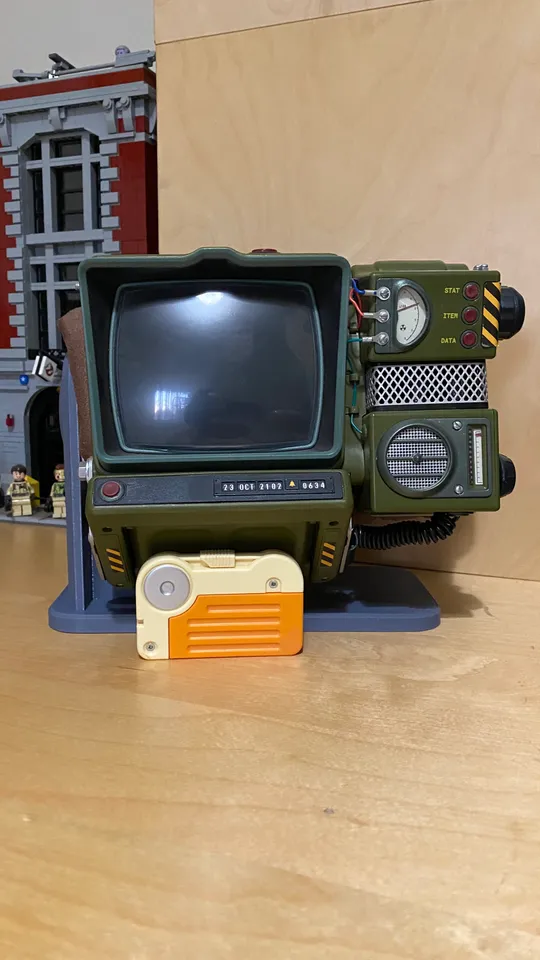 Pip-boy 2000 MK IV Stand by markharris1989 | Download free