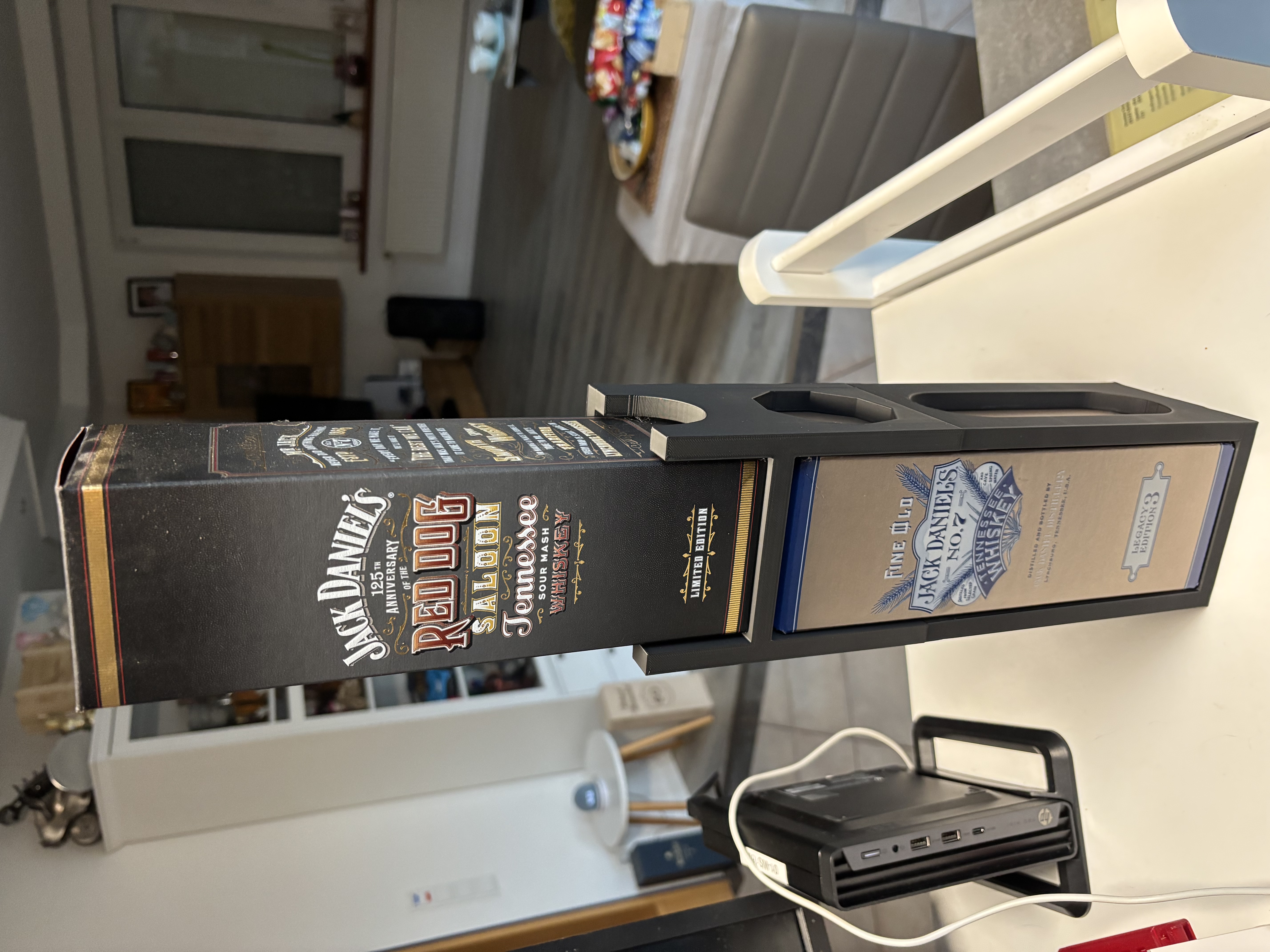 Jack Daniels Flaschen im Karton zum stapeln für Sammler