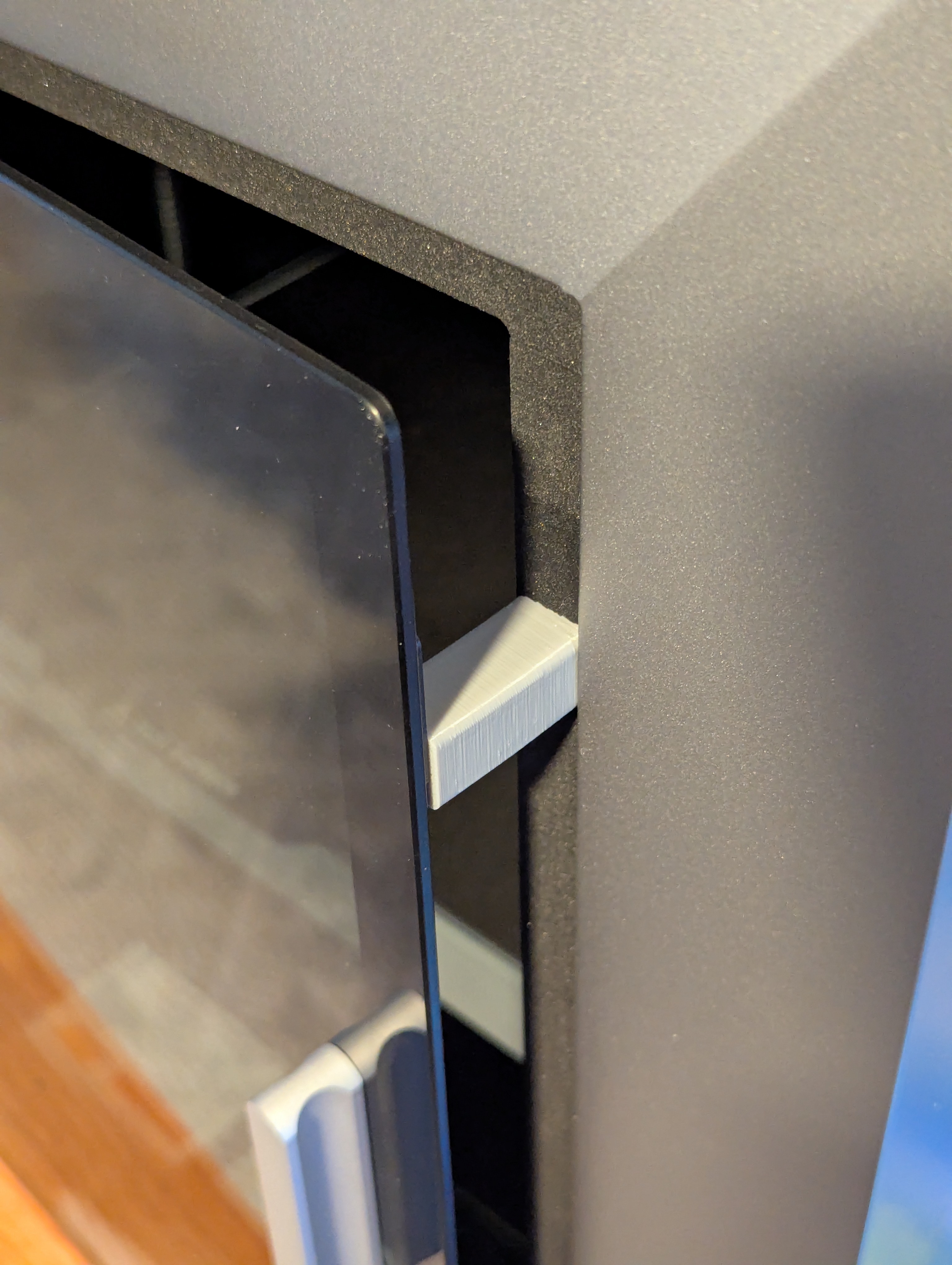 Qidi Plus 4 magnetic door prop for PLA/PETG printing (no supports)